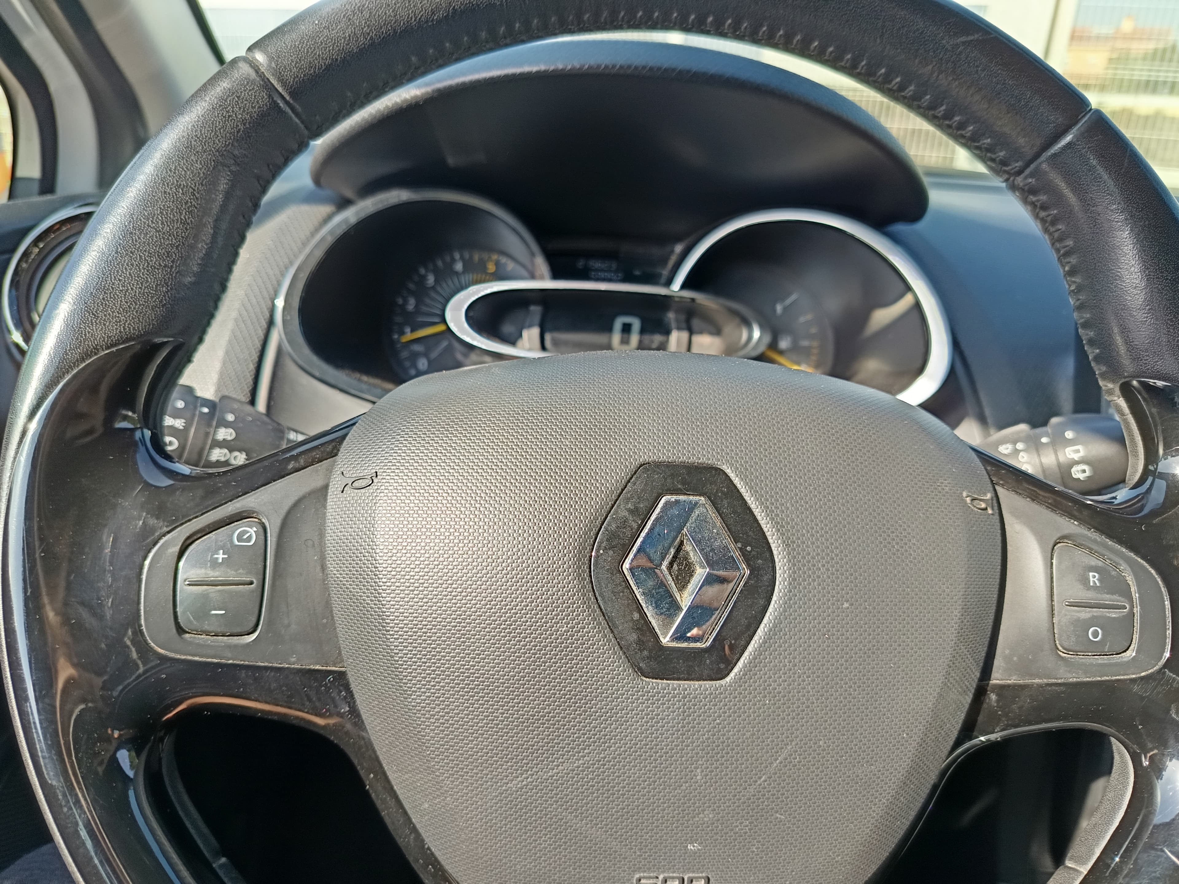 Renault Clio · Ano 2015 — imagem 41