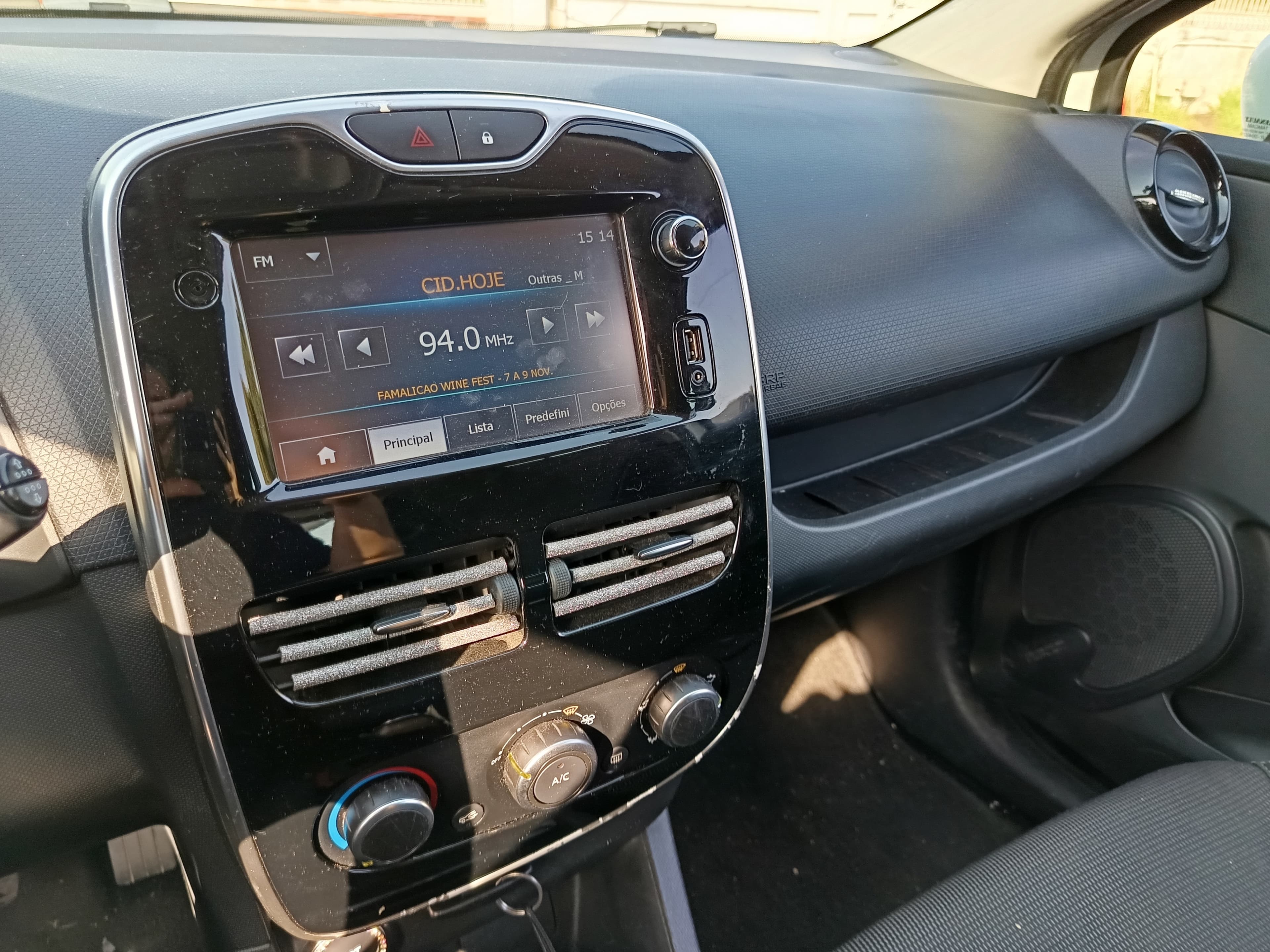Renault Clio · Ano 2015 — imagem 36