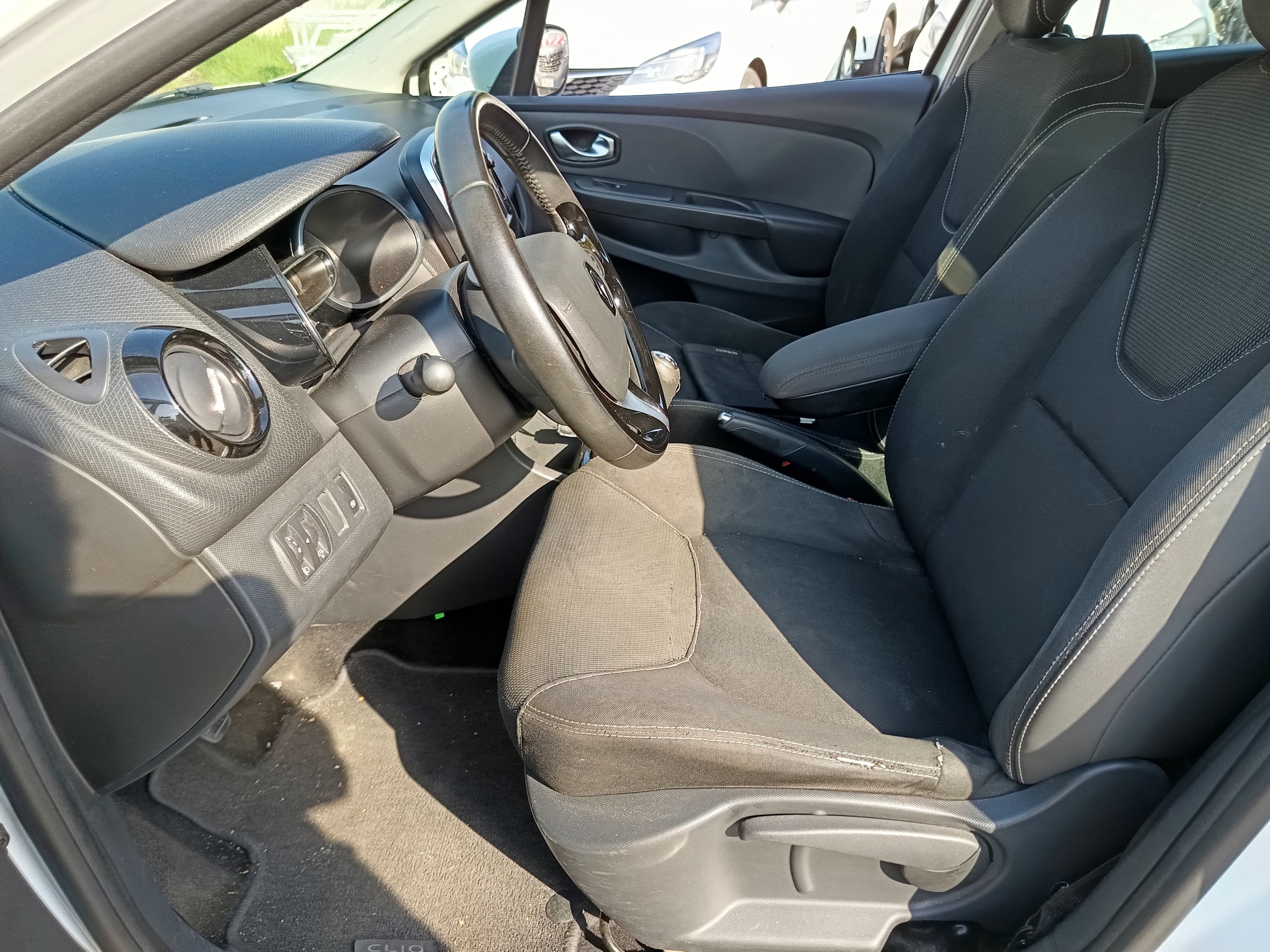 Renault Clio · Ano 2015 — imagem 33