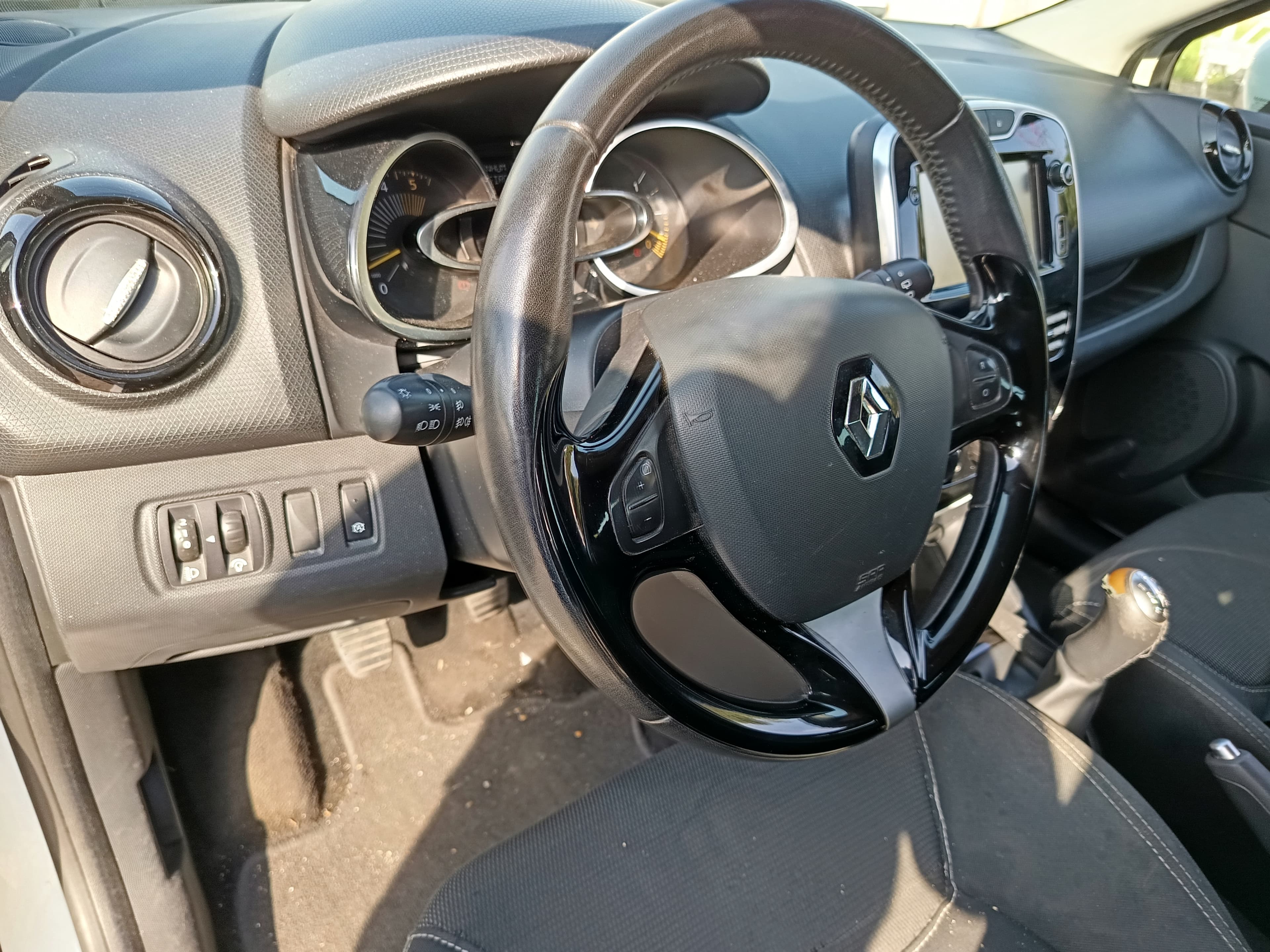 Renault Clio · Ano 2015 — imagem 35