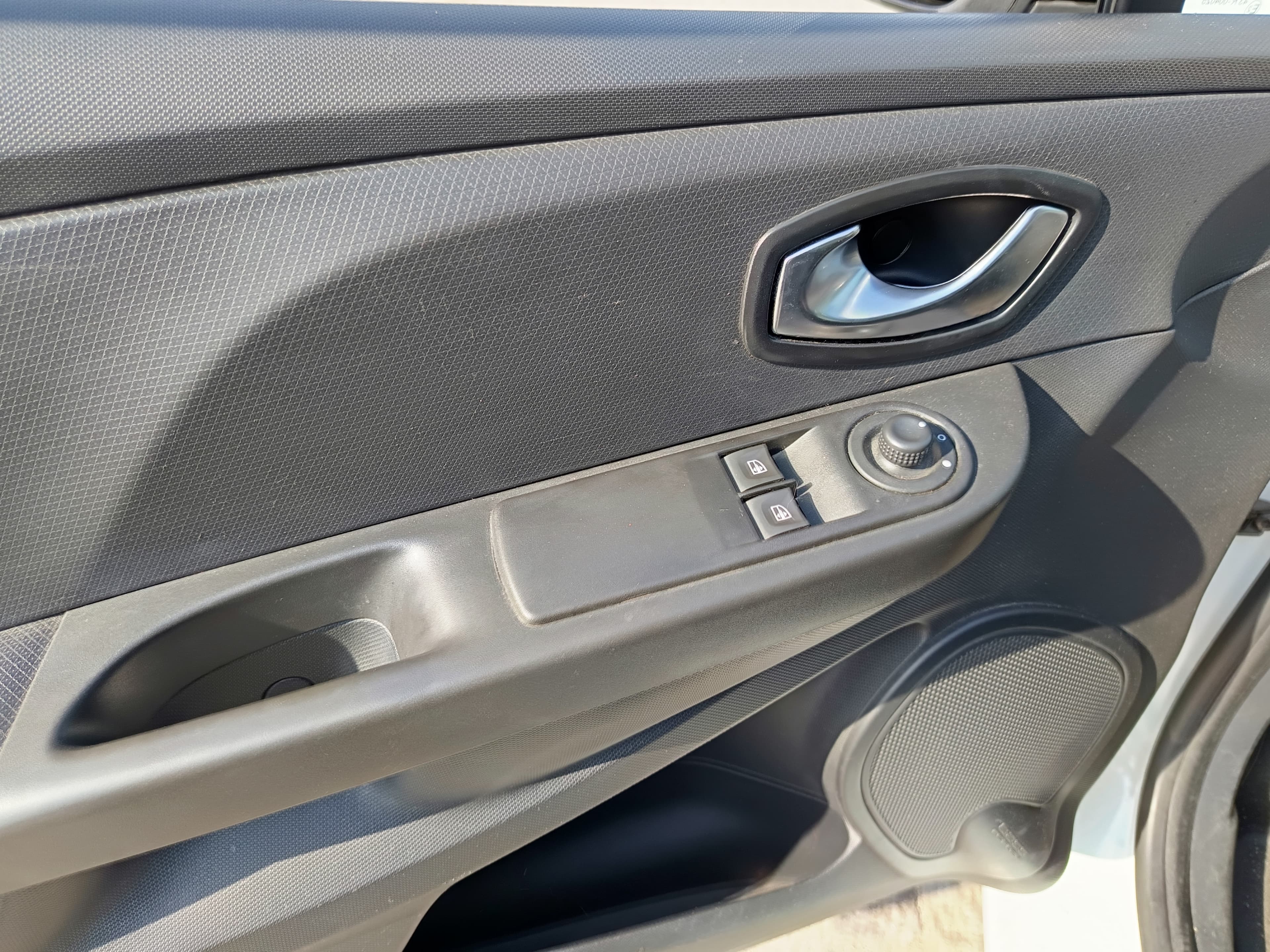 Renault Clio · Ano 2015 — imagem 32