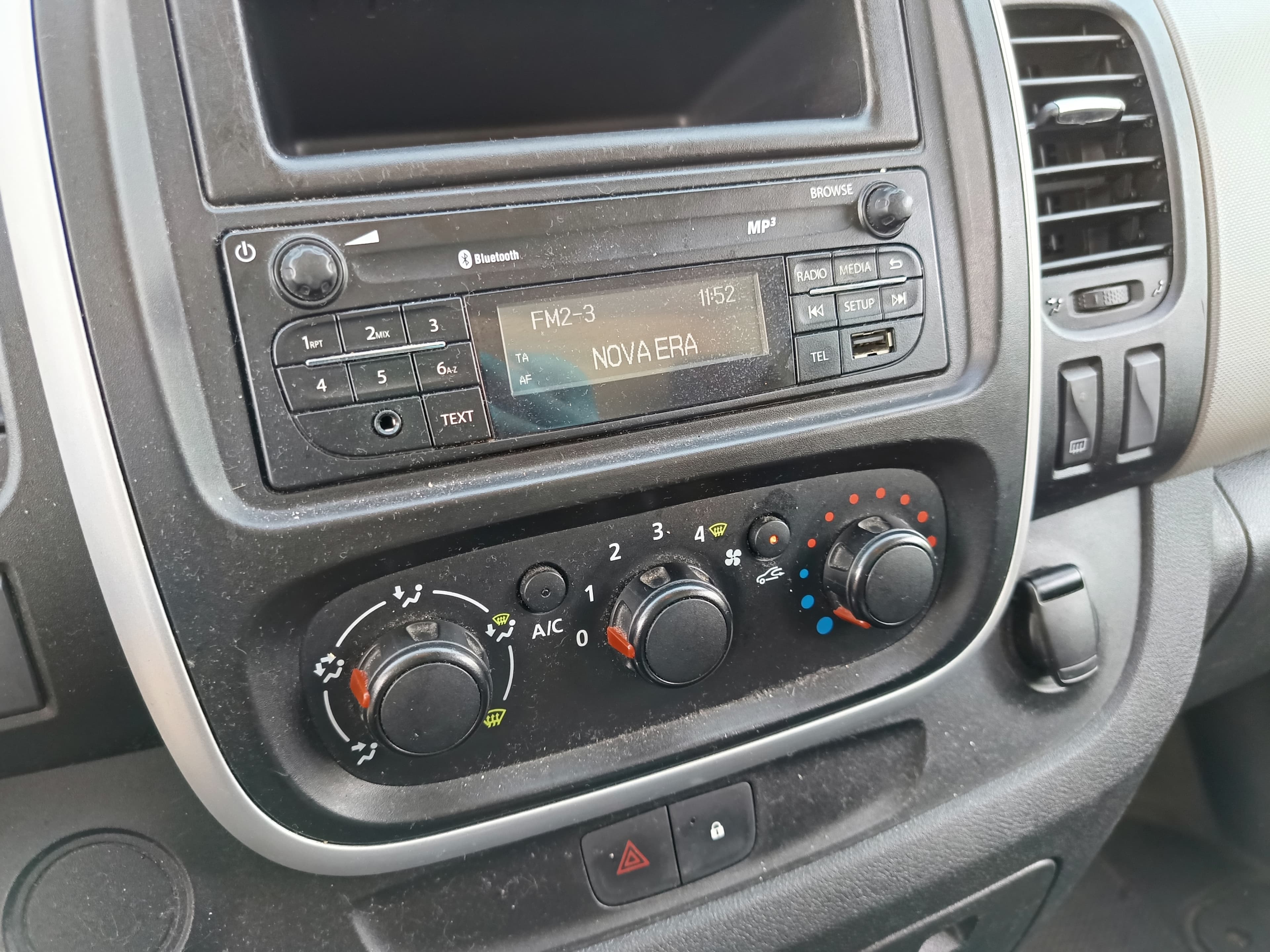 Renault Trafic · Ano 2017 — imagen 30