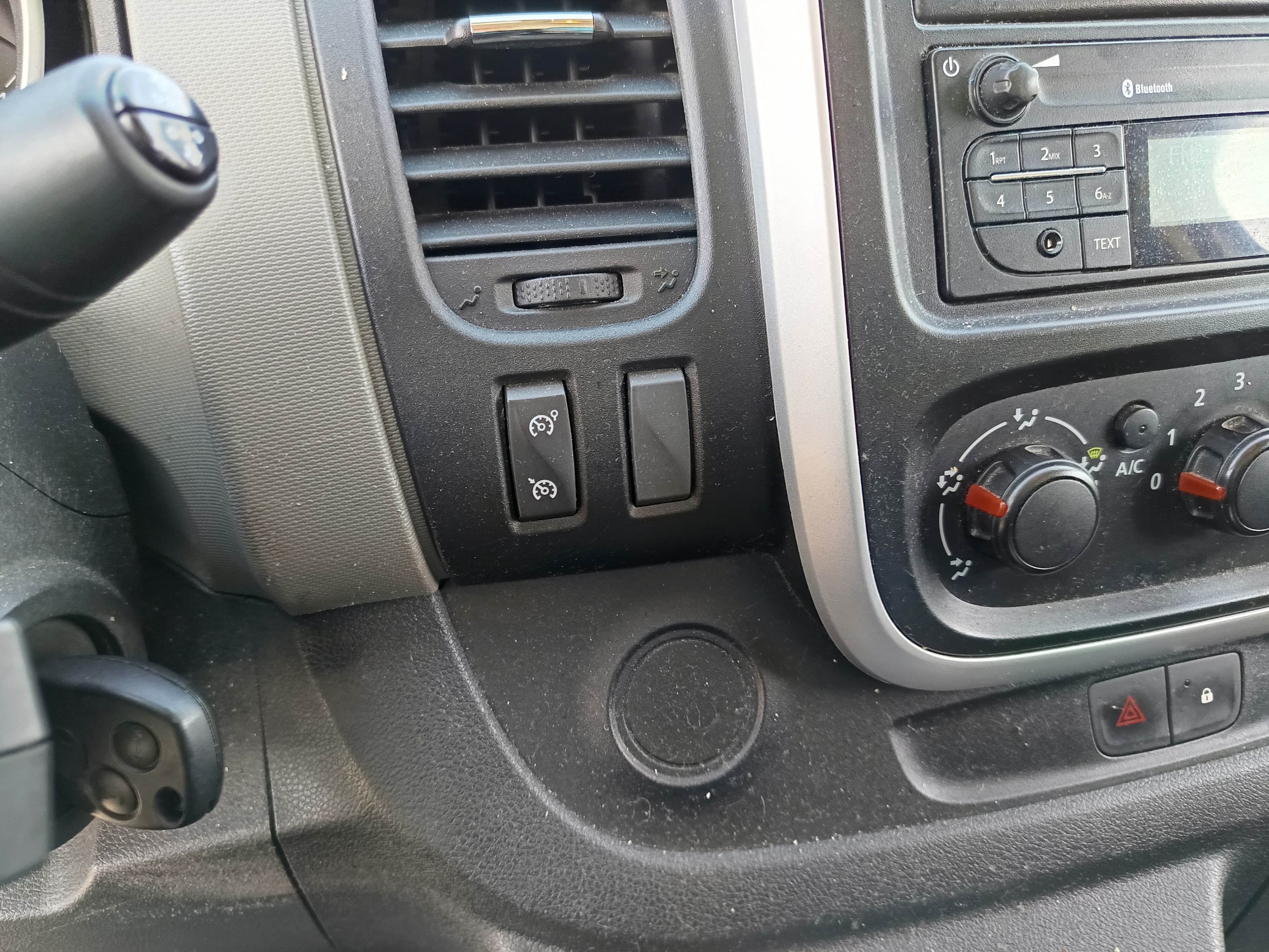 Renault Trafic · Ano 2017 — imagen 32