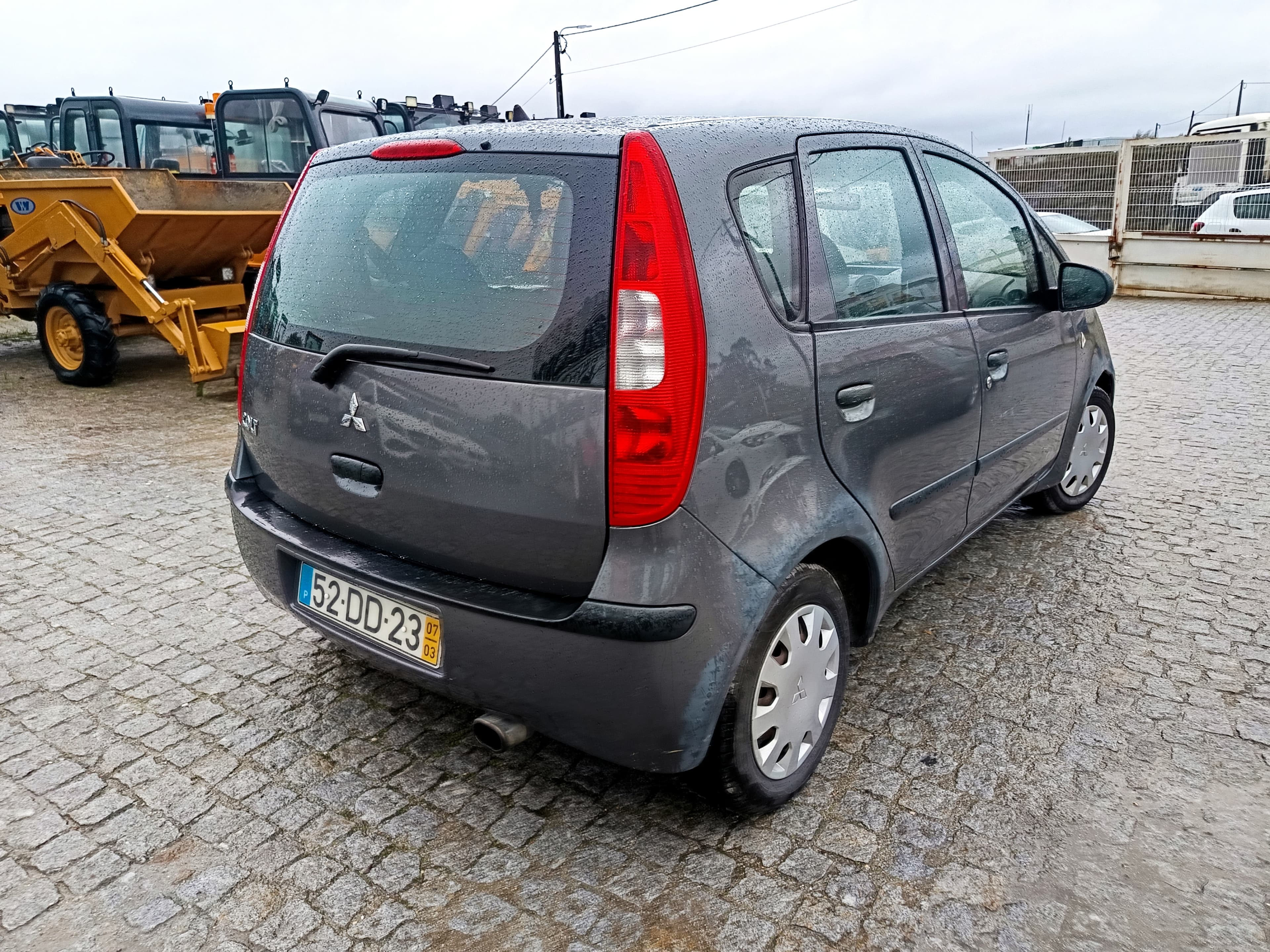 Mitsubishi Colt · Ano 2007 — imagen 6