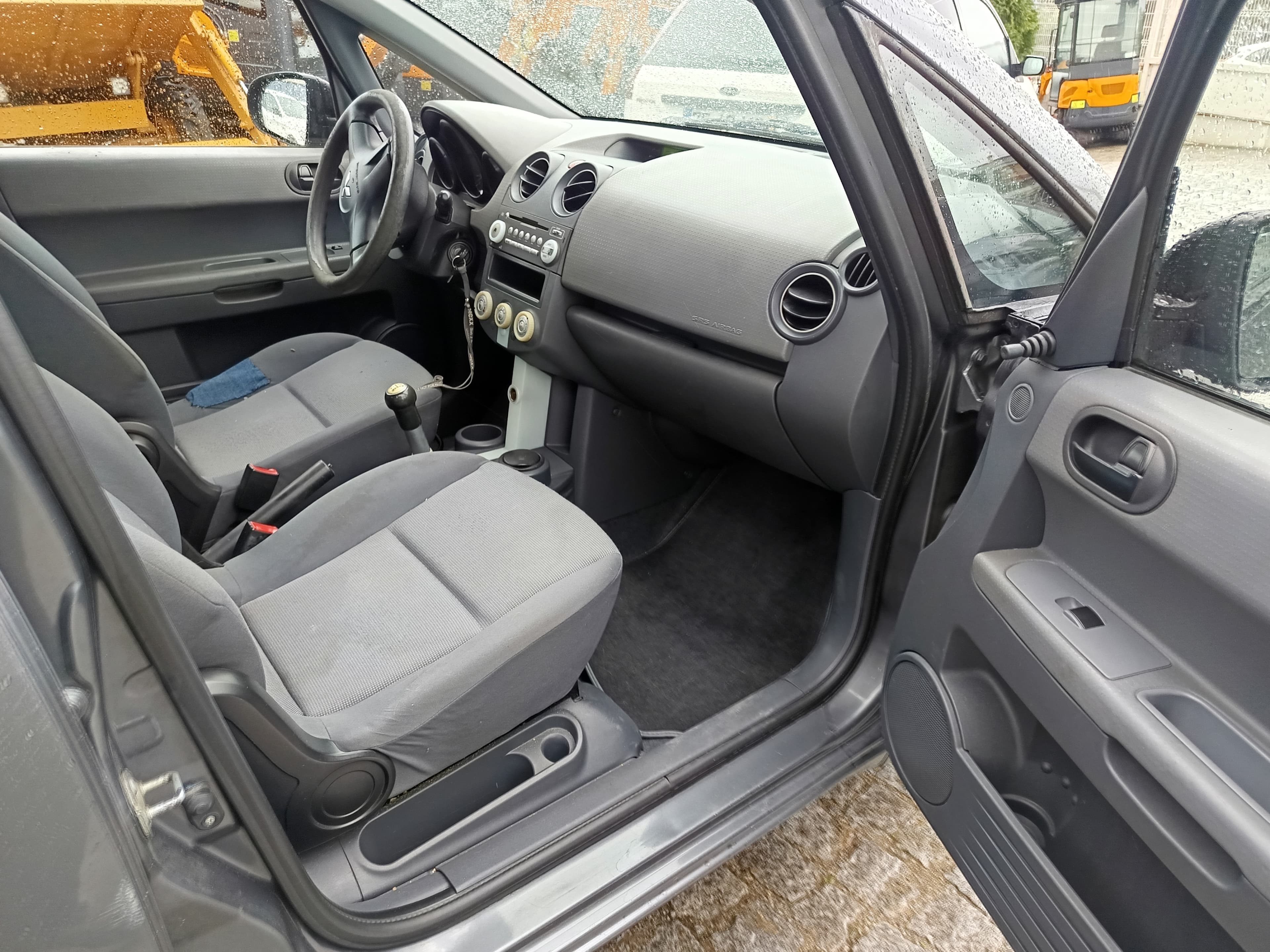 Mitsubishi Colt · Ano 2007 — imagen 23