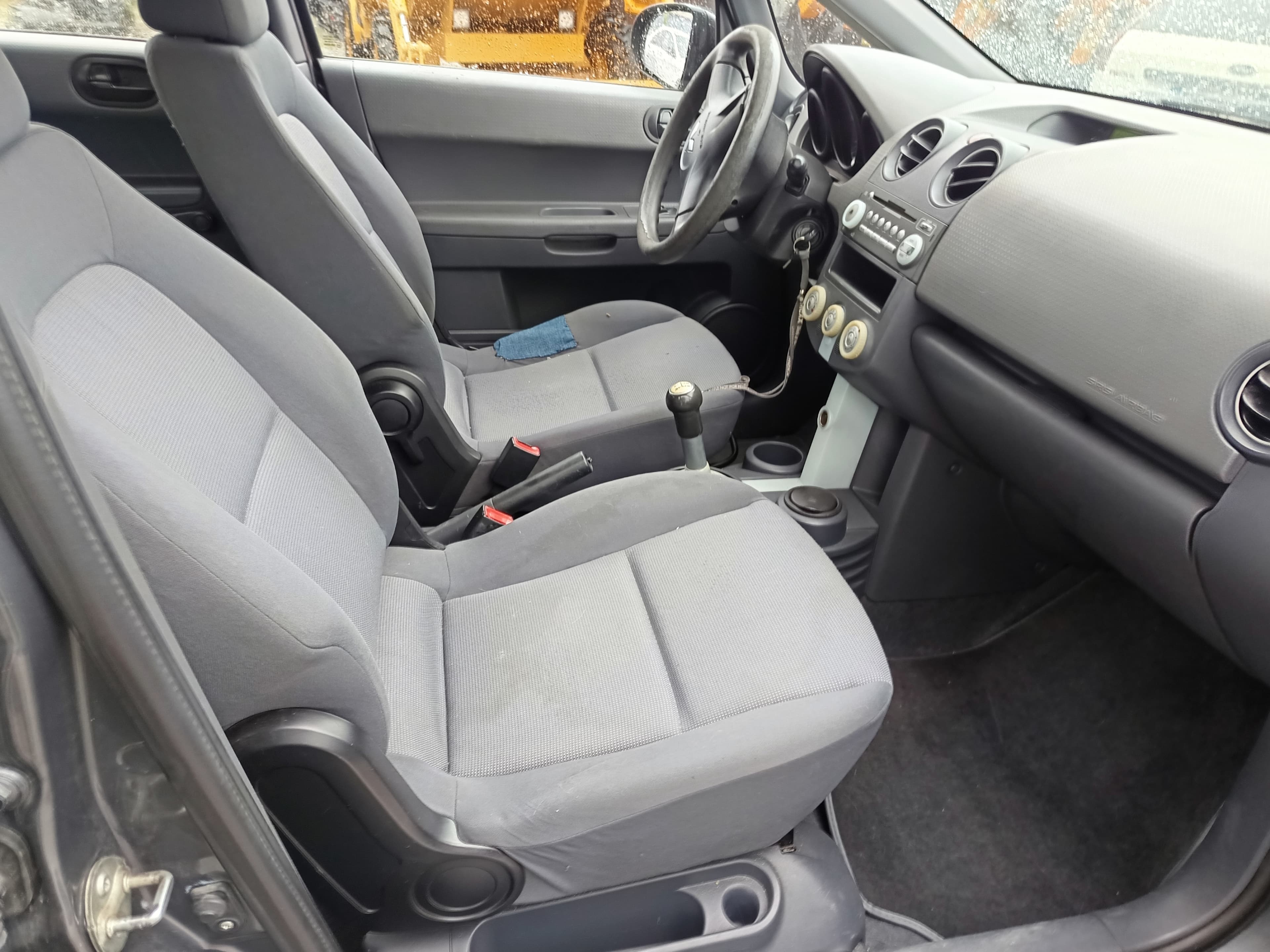 Mitsubishi Colt · Ano 2007 — imagen 25
