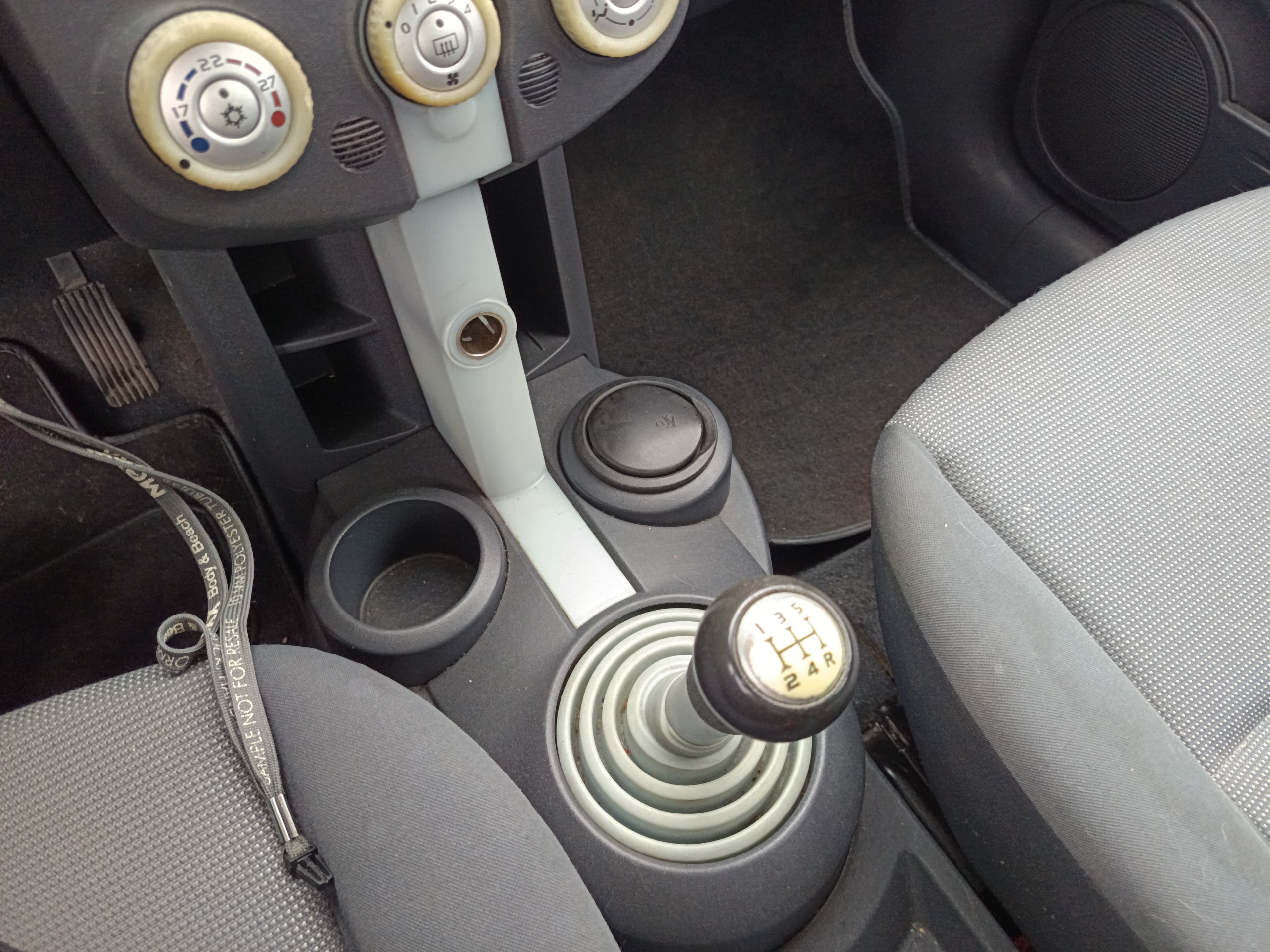 Mitsubishi Colt · Ano 2007 — imagen 35