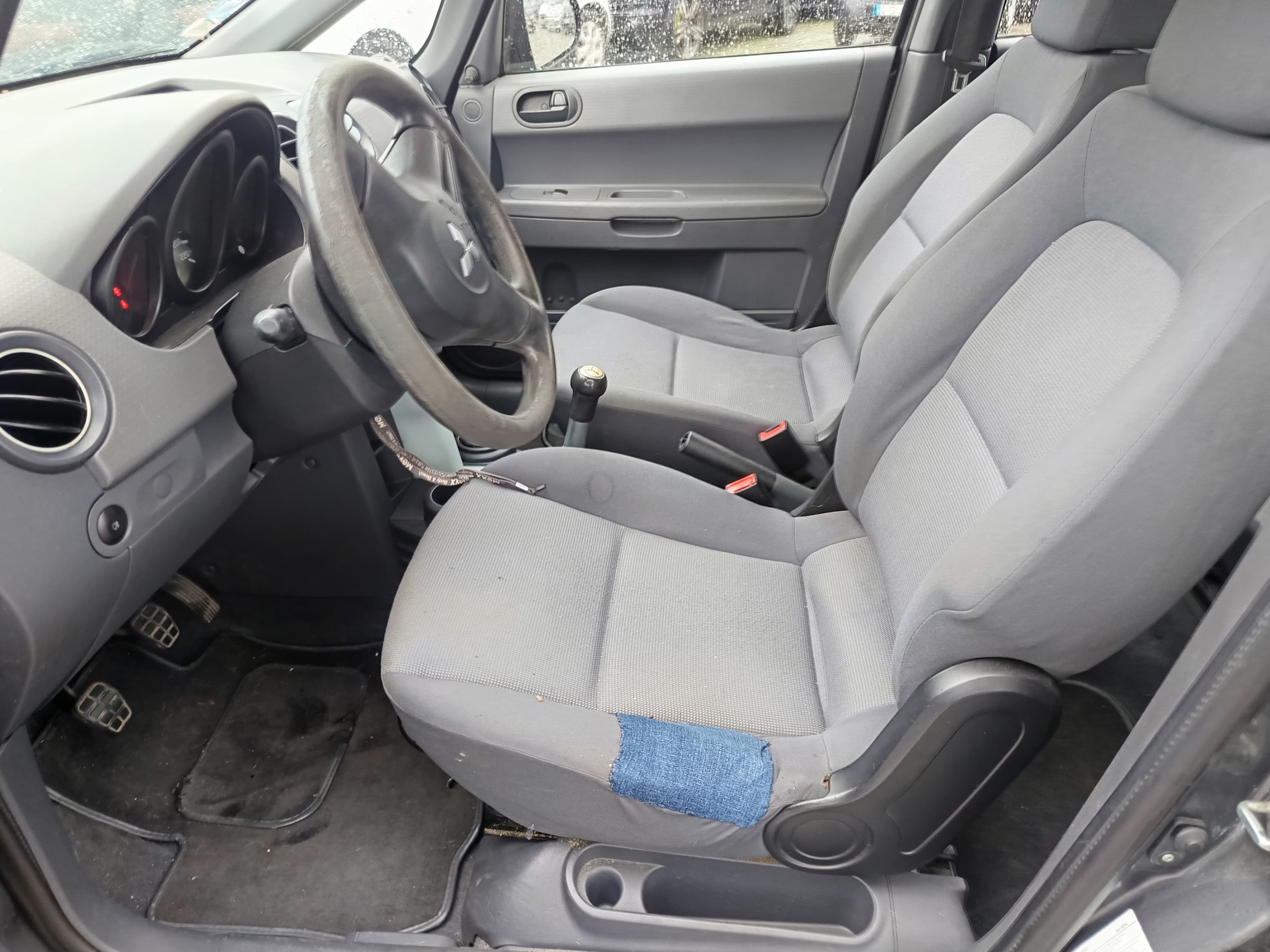 Mitsubishi Colt · Ano 2007 — imagen 22