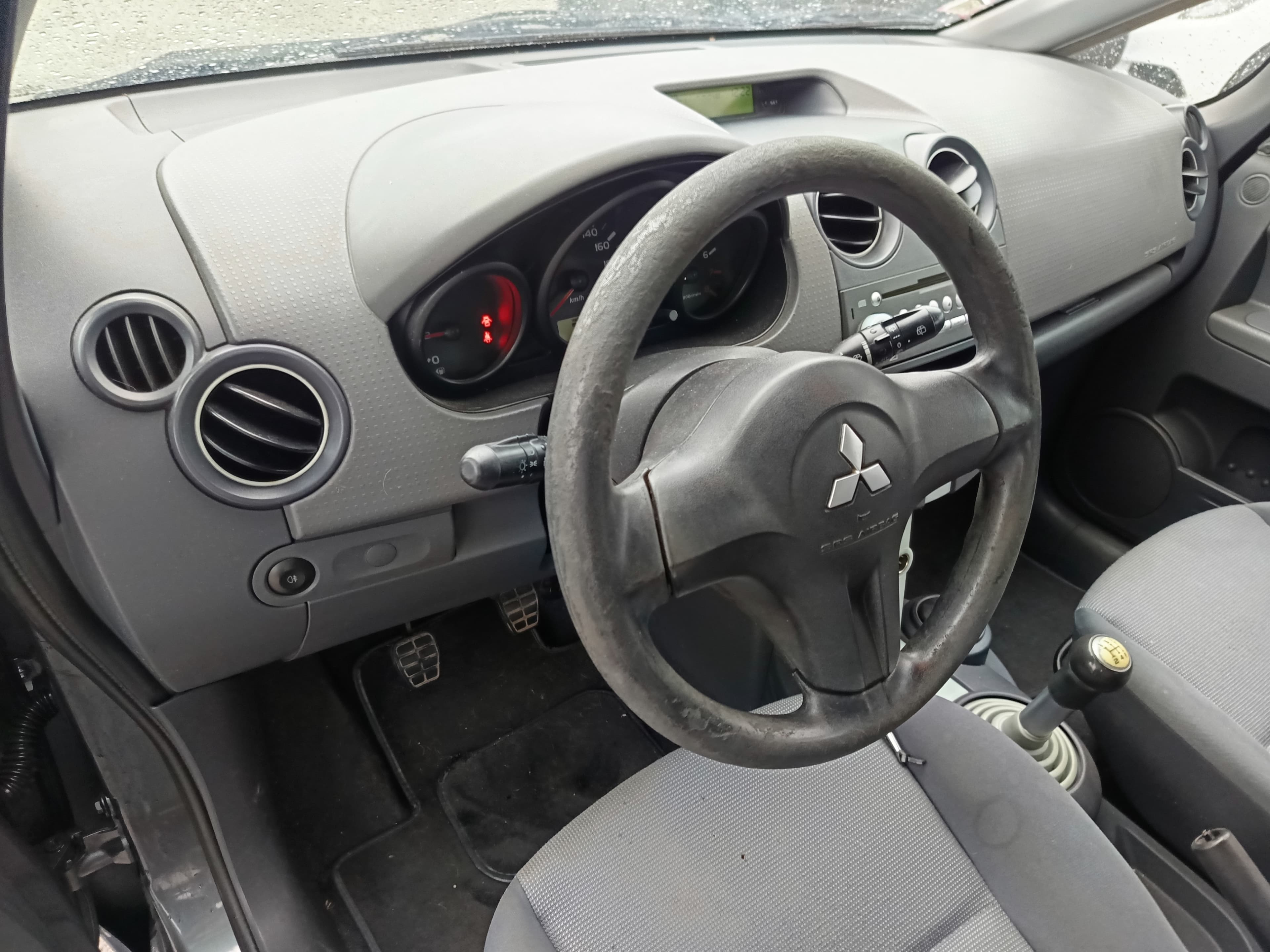 Mitsubishi Colt · Ano 2007 — imagen 33