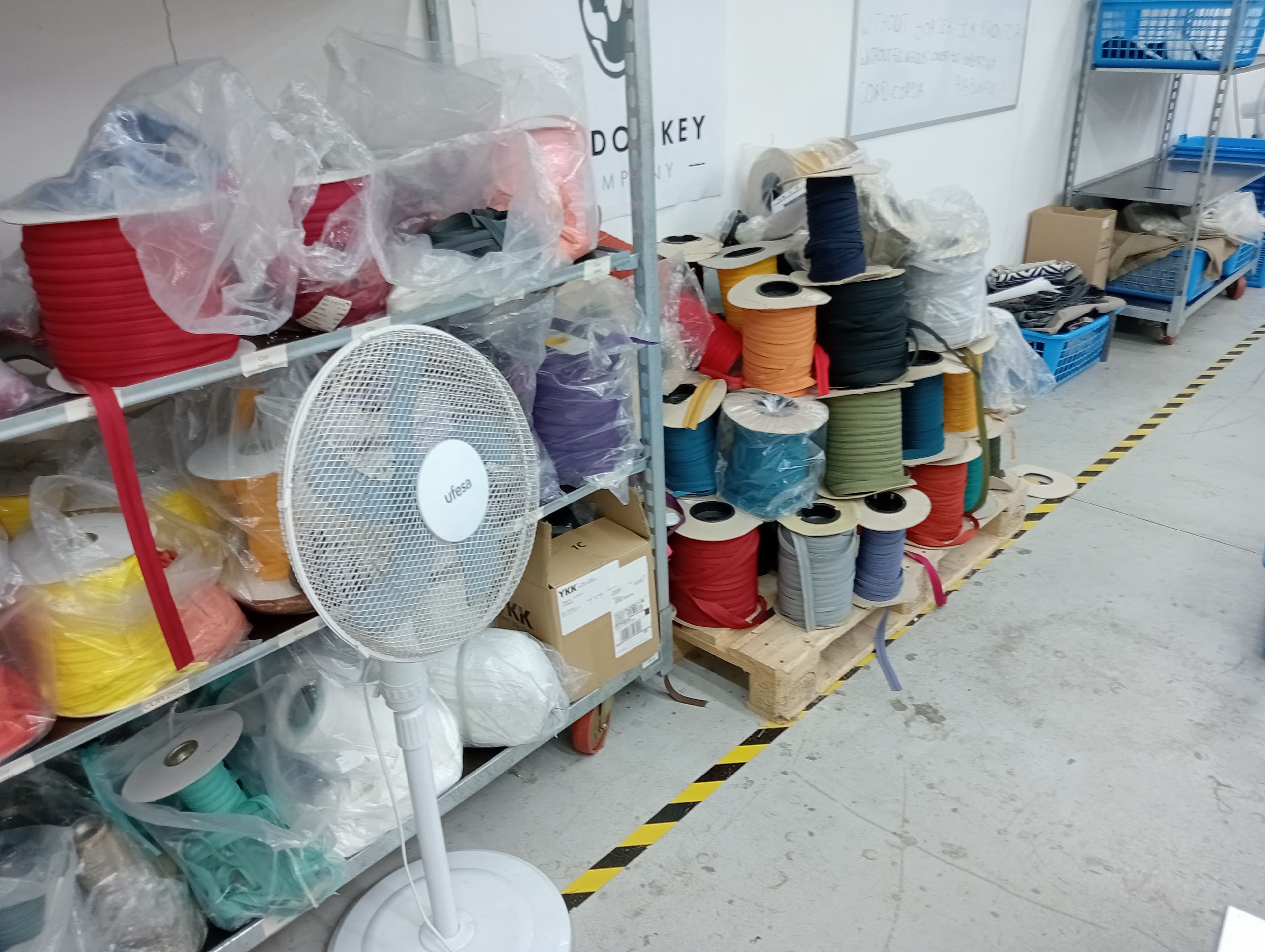 Equipamentos para a Indústria Têxtil · Escritório — imagem 82