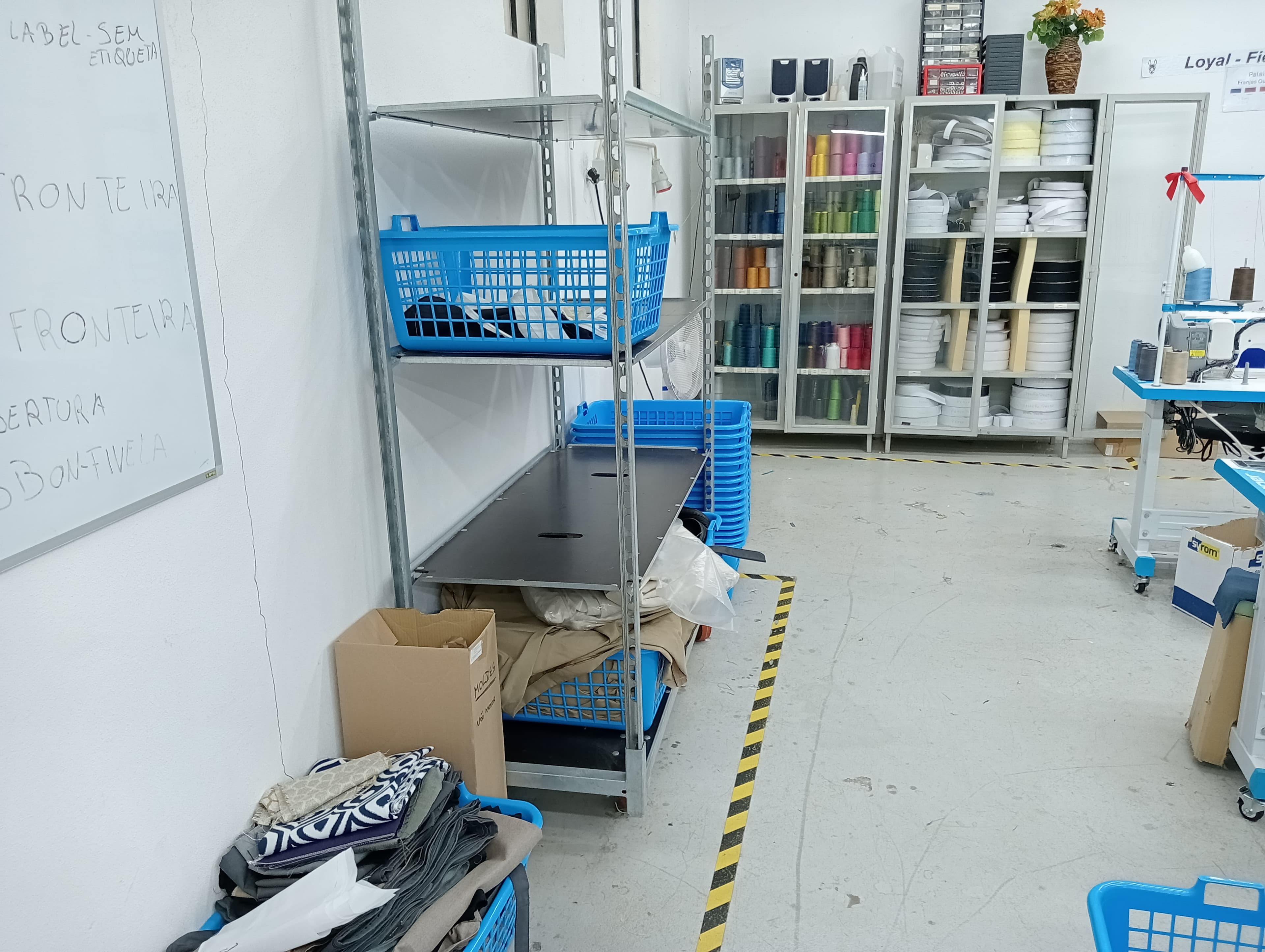 Equipamentos para a Indústria Têxtil · Escritório — imagem 75