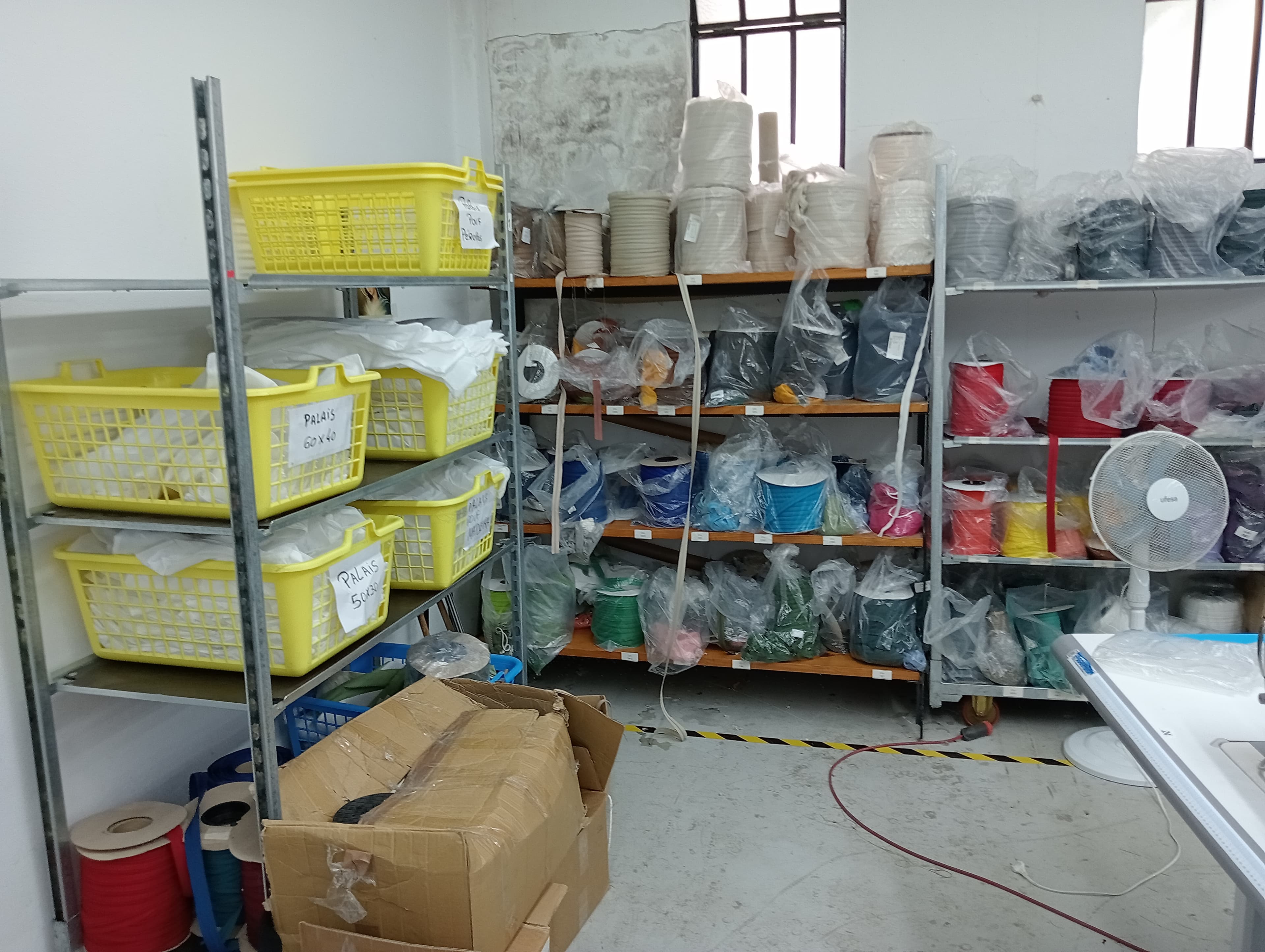Equipamentos para a Indústria Têxtil · Escritório — imagem 81