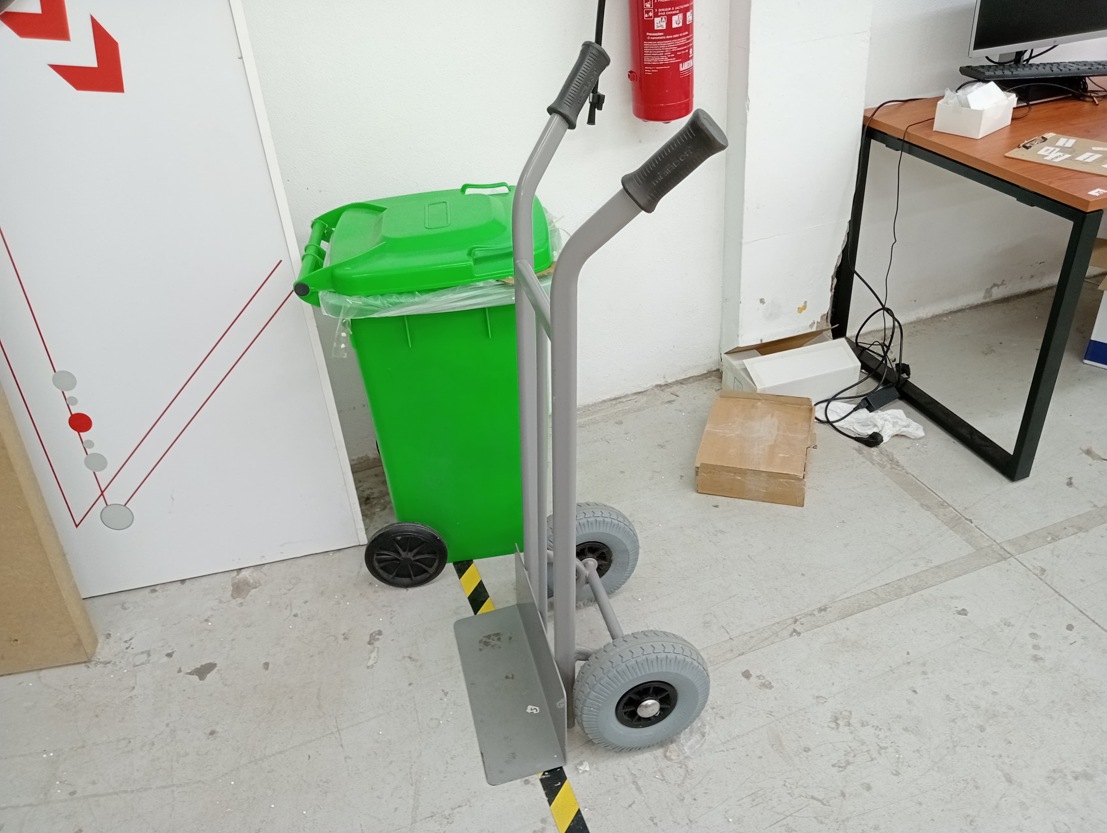 Equipamentos para a Indústria Têxtil · Escritório — imagem 79