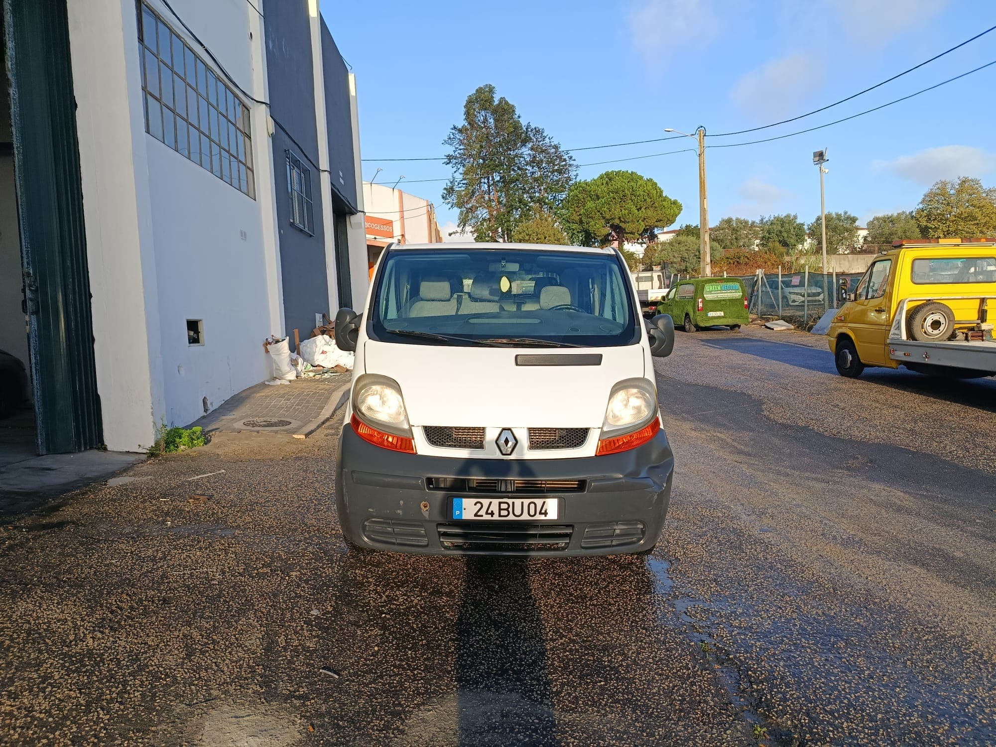 Renault Trafic · 6 Lugares · Ano 2006 — imagen 3
