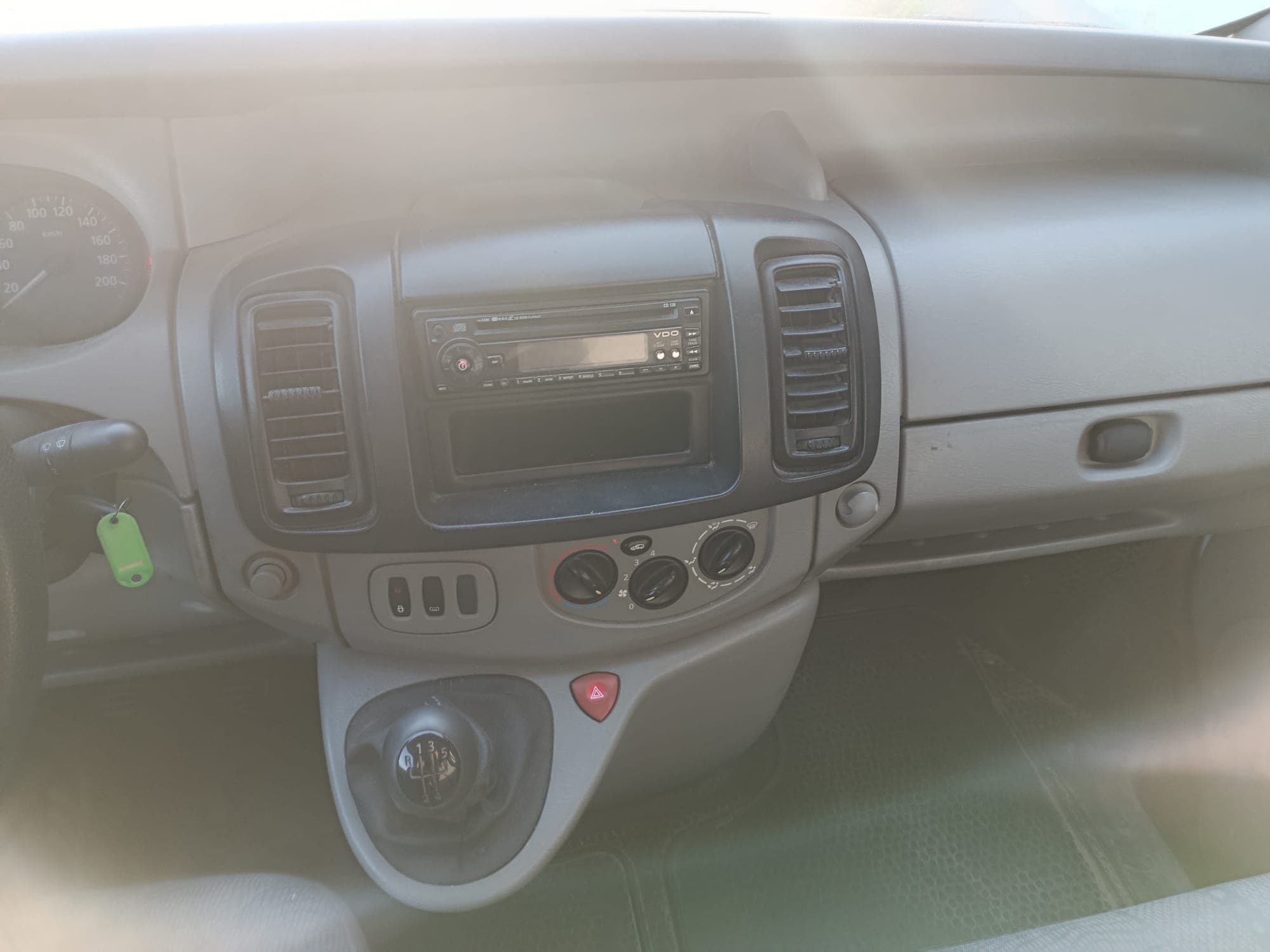 Renault Trafic · 6 Lugares · Ano 2006 — imagen 22