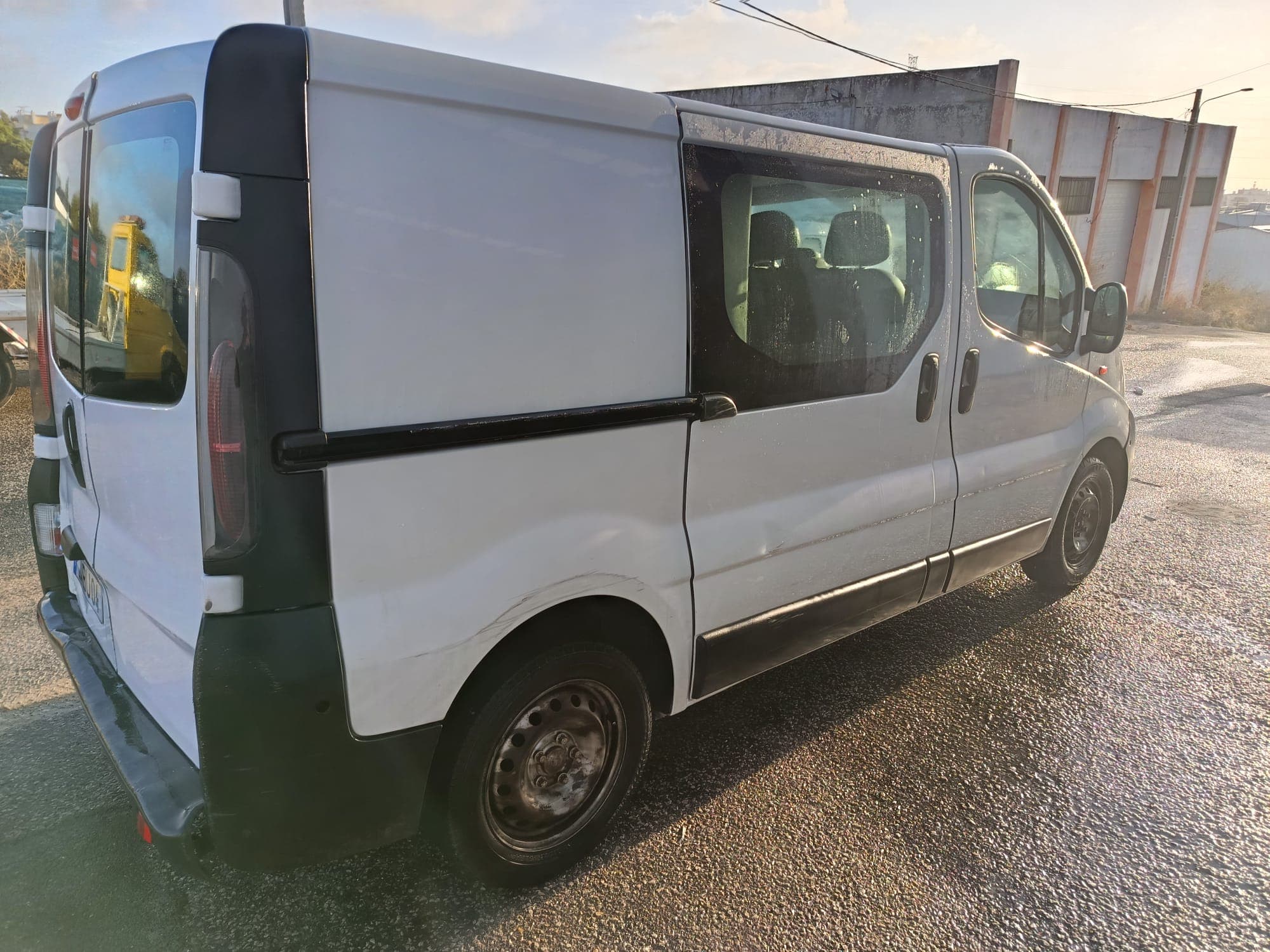 Renault Trafic · 6 Lugares · Ano 2006 — imagen 6
