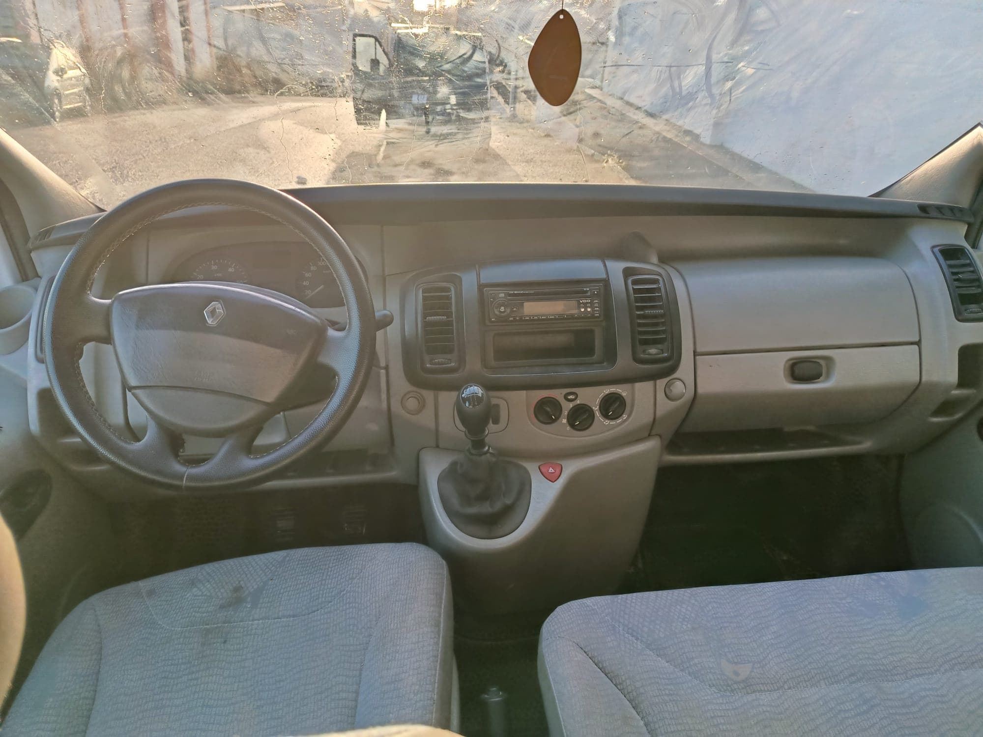 Renault Trafic · 6 Lugares · Ano 2006 — imagen 19