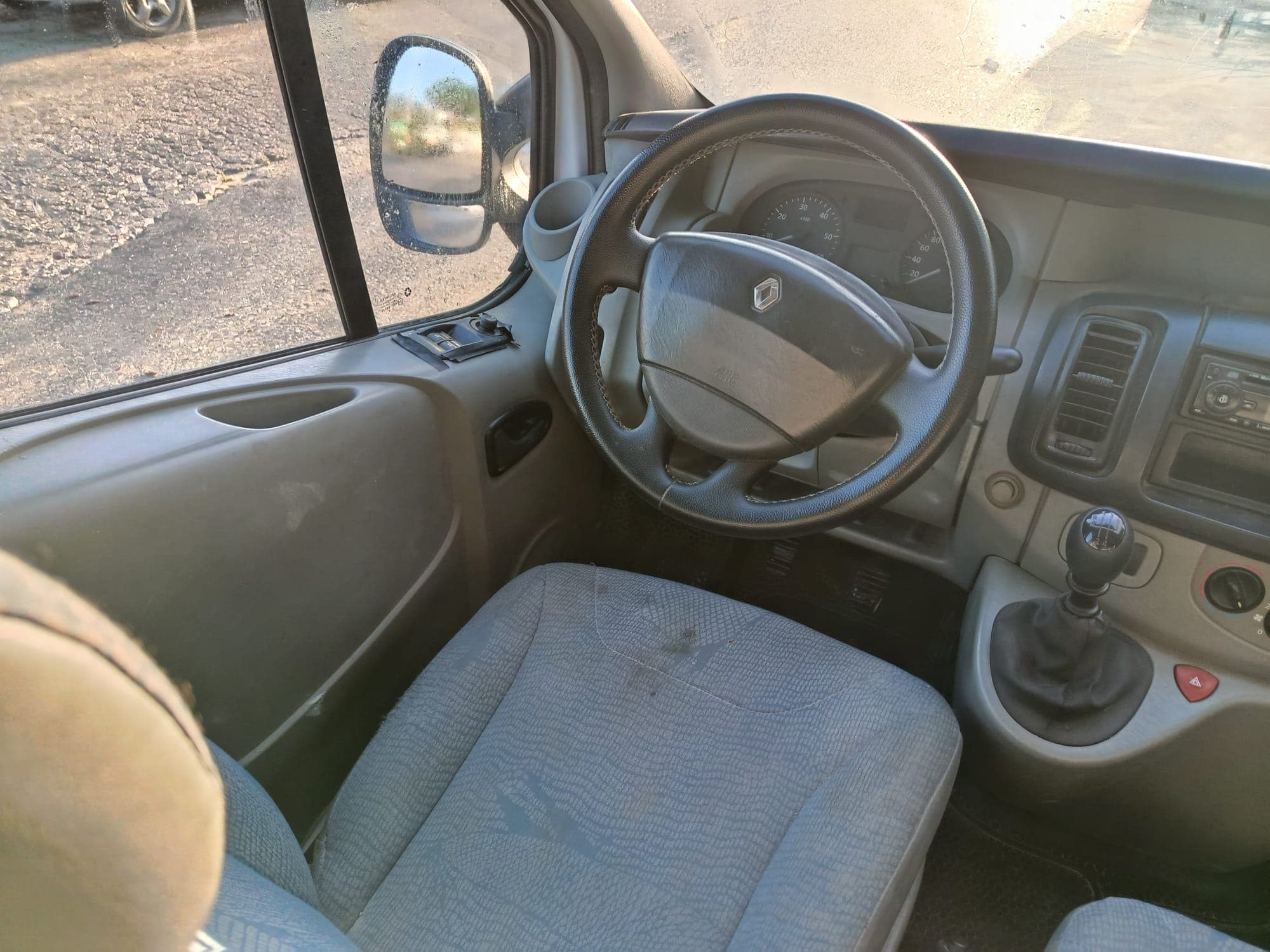 Renault Trafic · 6 Lugares · Ano 2006 — imagen 18