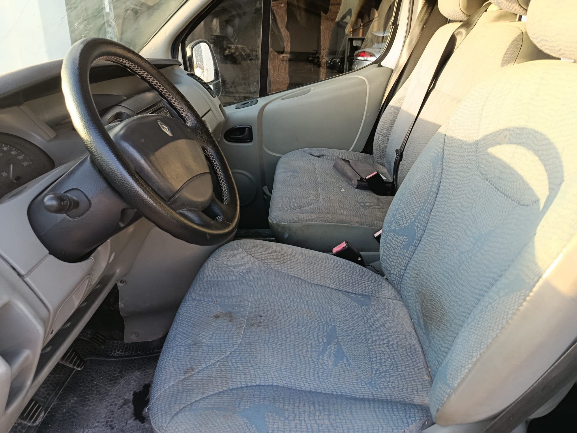 Renault Trafic · 6 Lugares · Ano 2006 — imagen 21