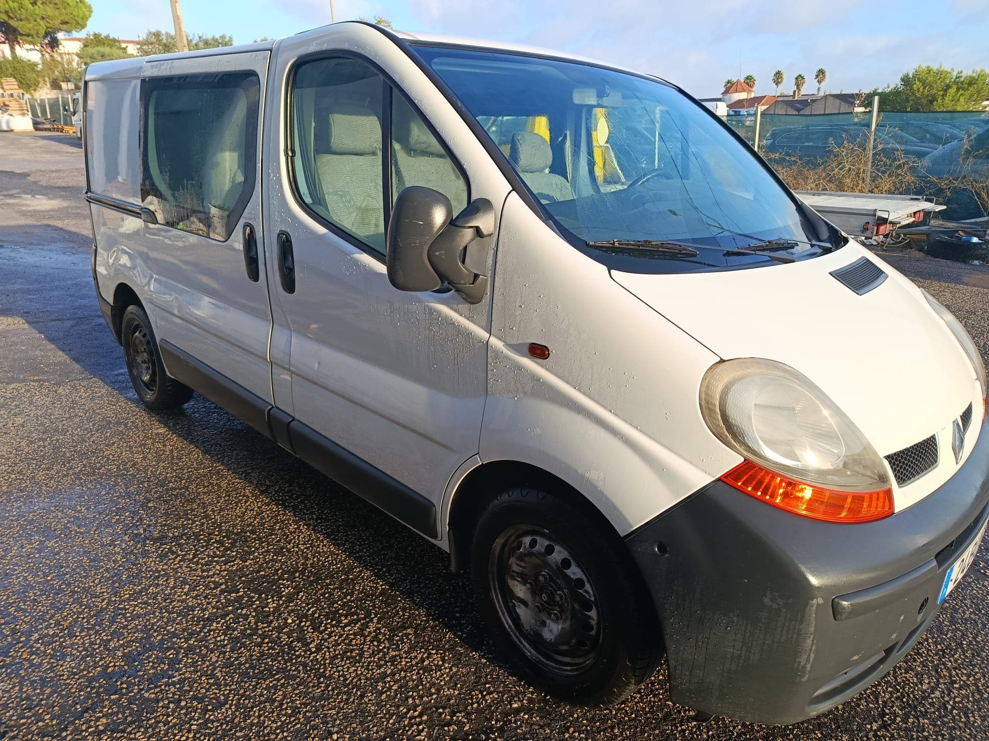 Renault Trafic · 6 Lugares · Ano 2006 — imagen 1