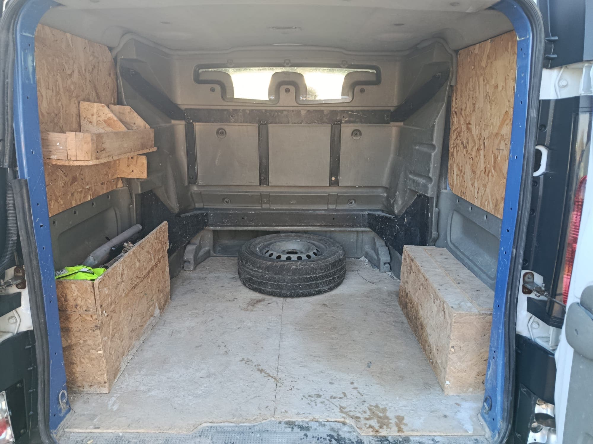 Renault Trafic · 6 Lugares · Ano 2006 — imagen 8