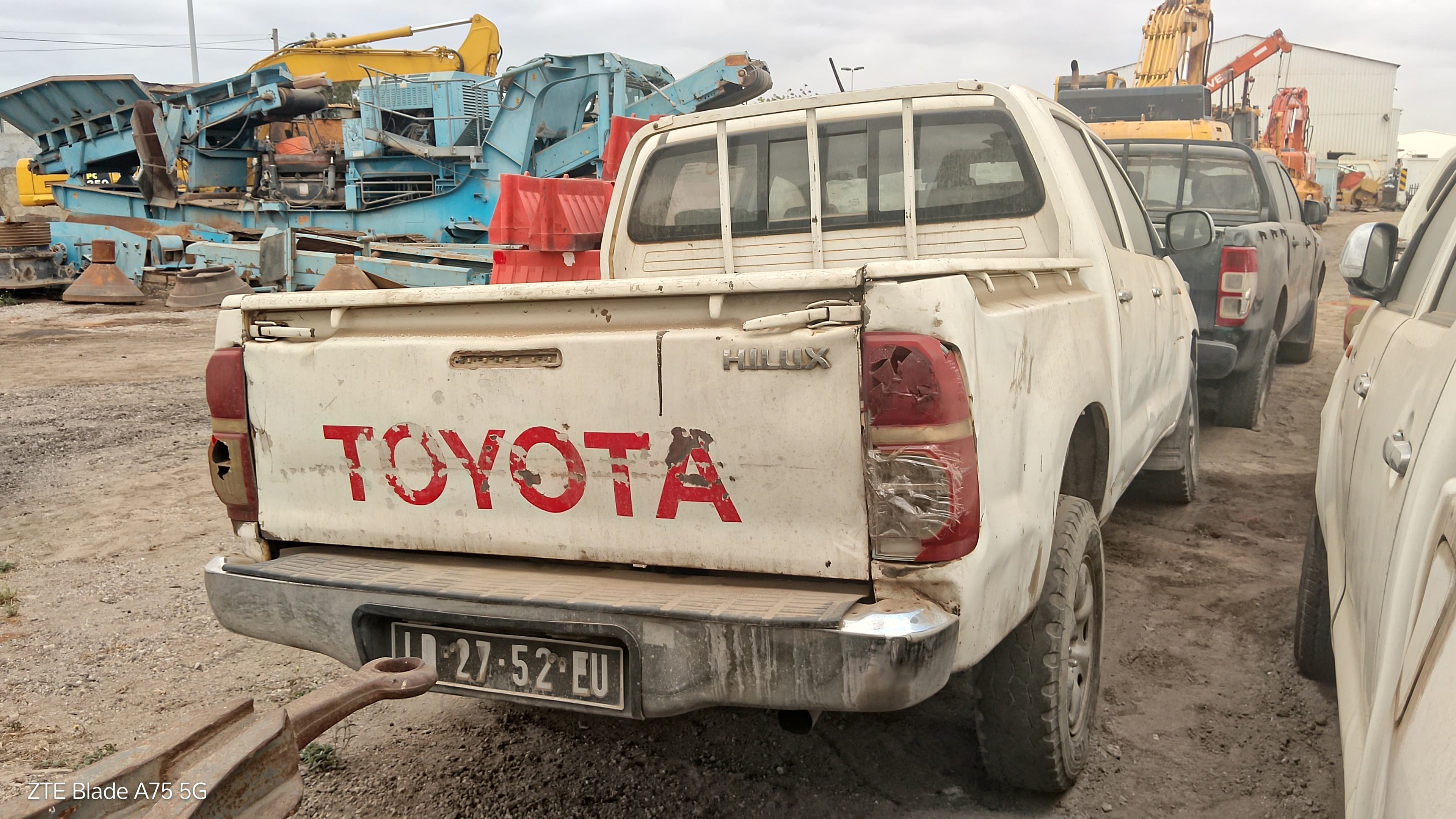 3 TOYOTA HILUX 4*4 CD STD 5L — imagen 4