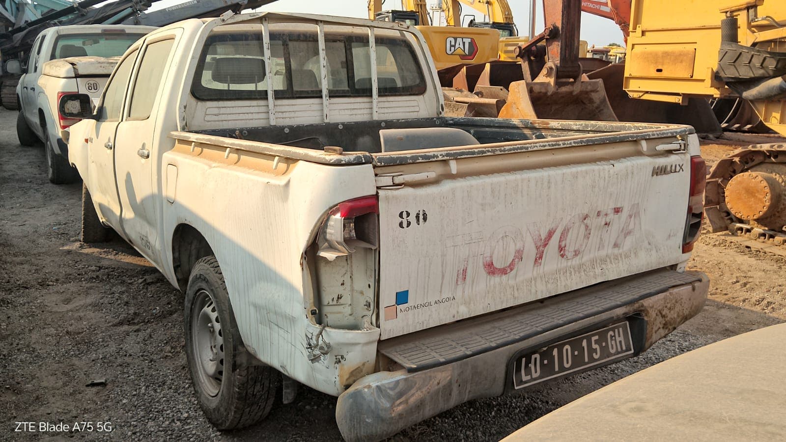 2 TOYOTA HILUX 4*4 CD STD 5L — image 4