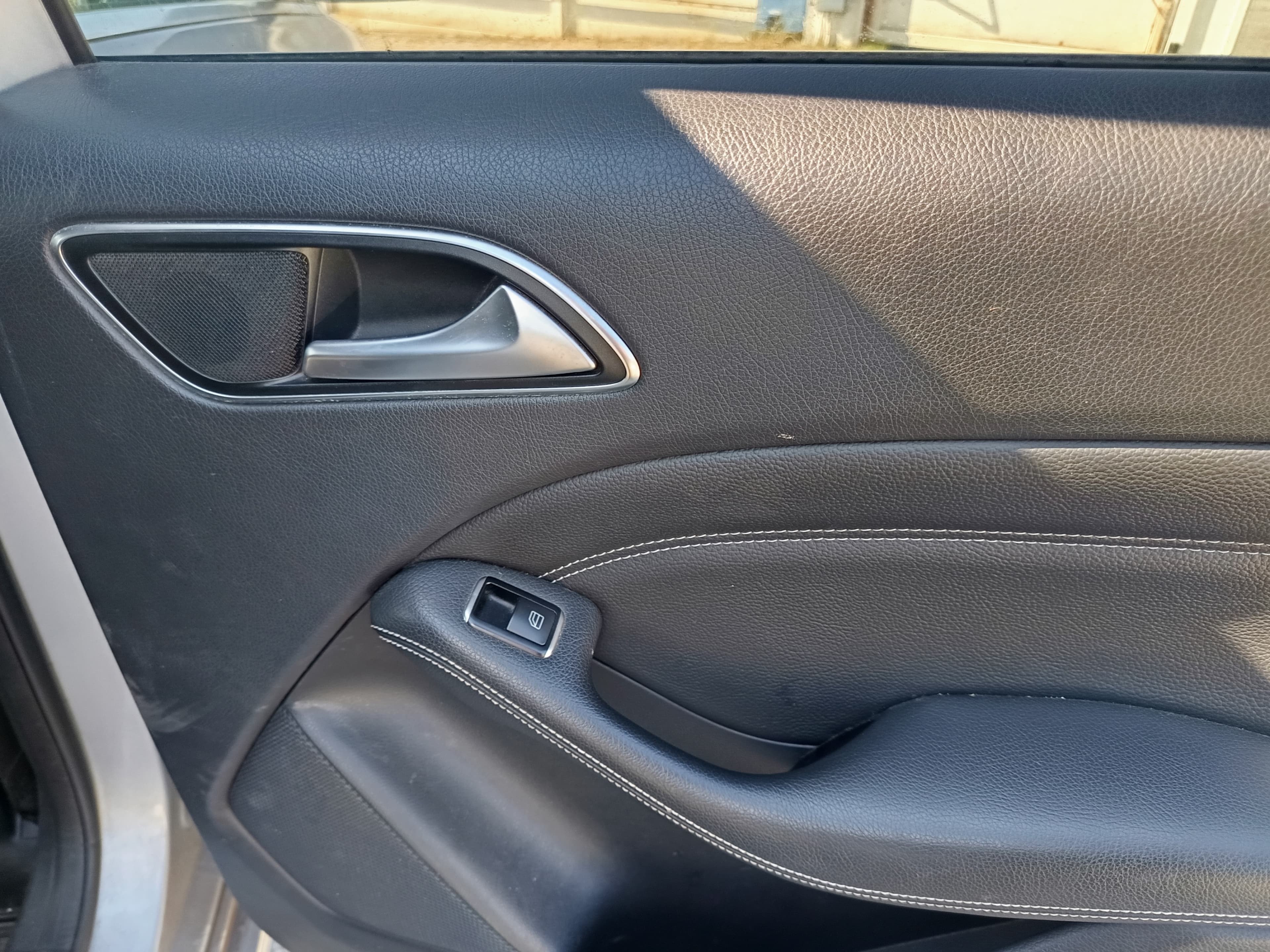 Mercedes-Benz B180 · Ano 2015 — imagen 36