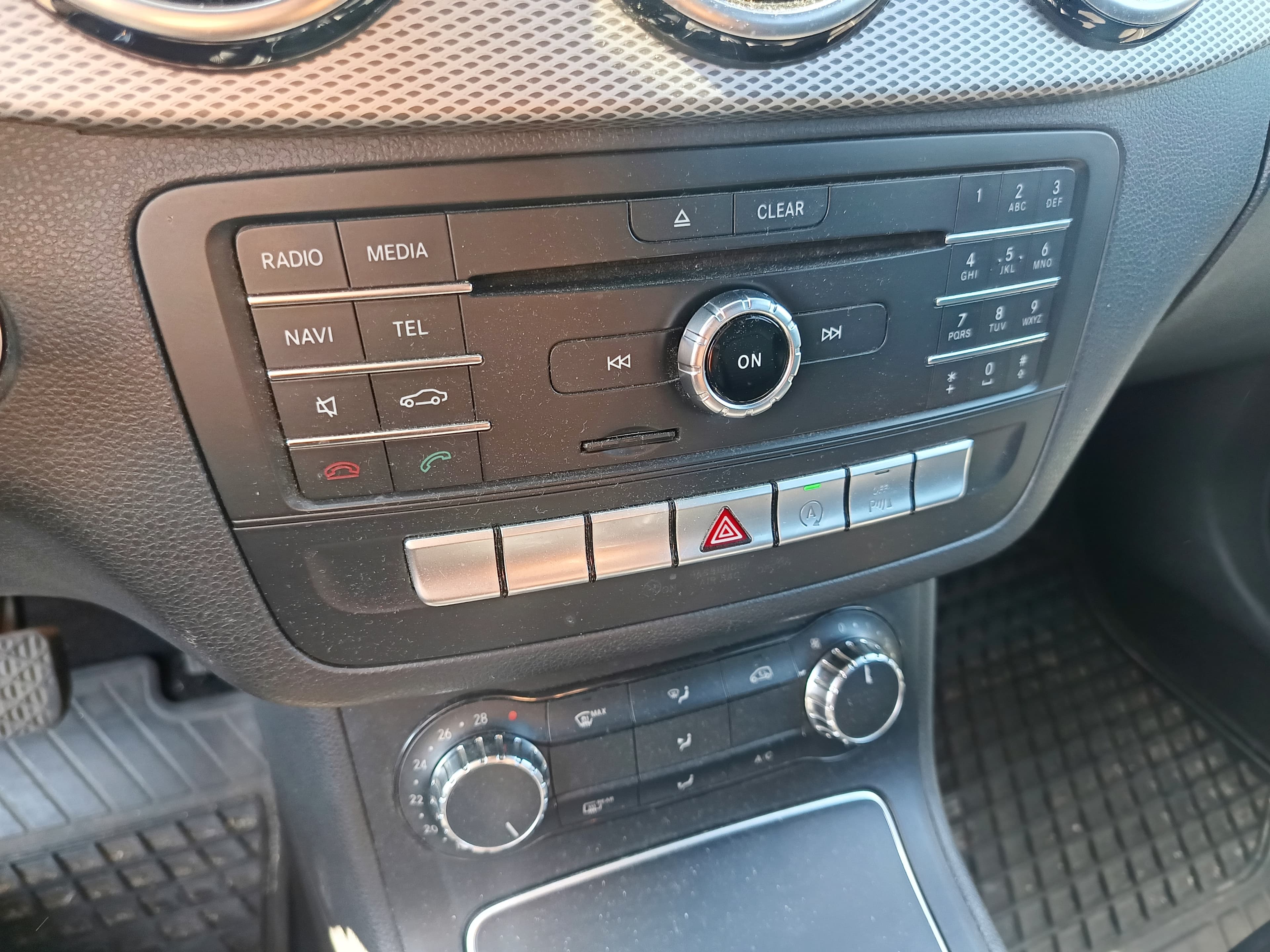 Mercedes-Benz B180 · Ano 2015 — imagen 29