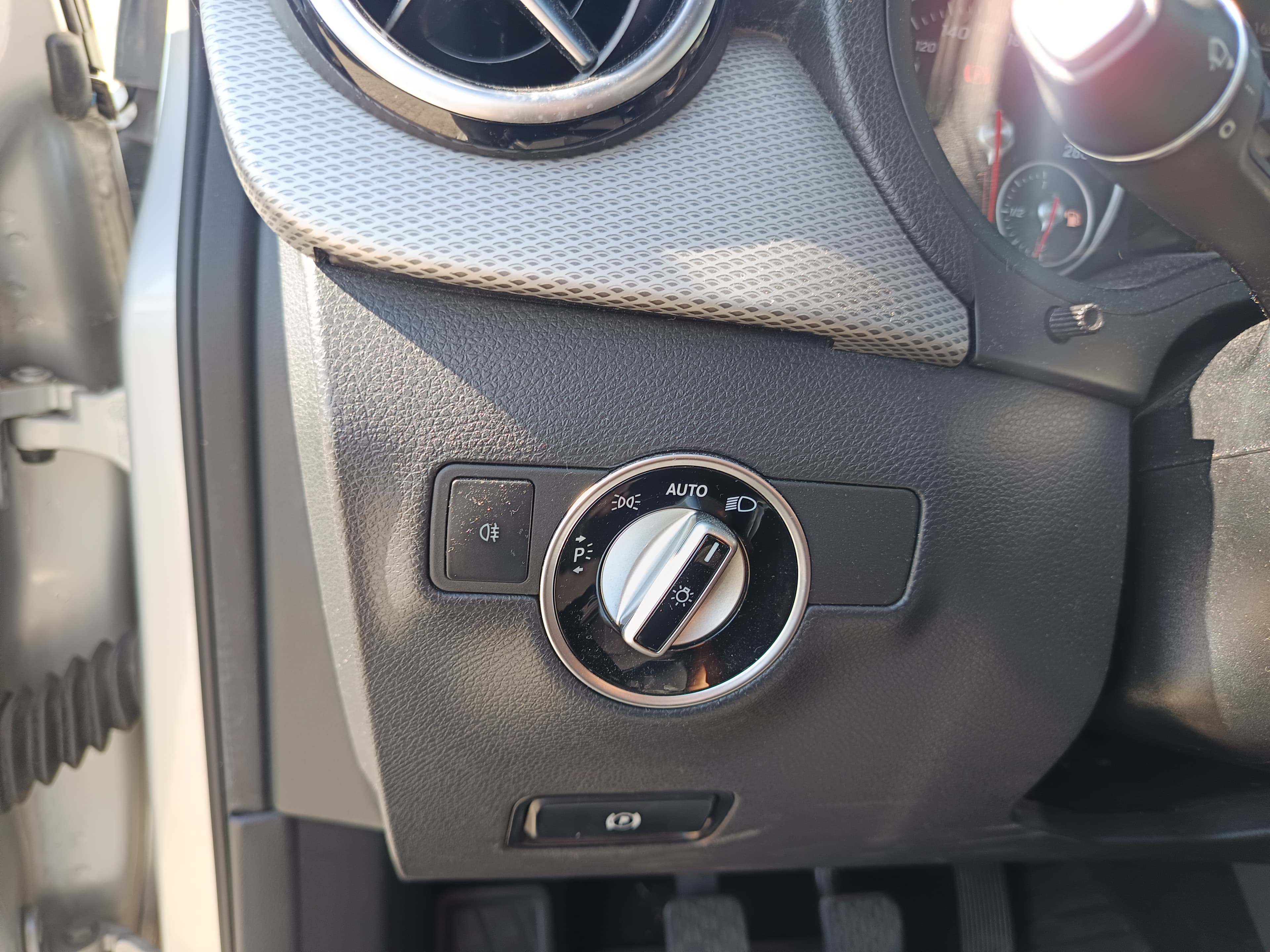 Mercedes-Benz B180 · Ano 2015 — imagen 34