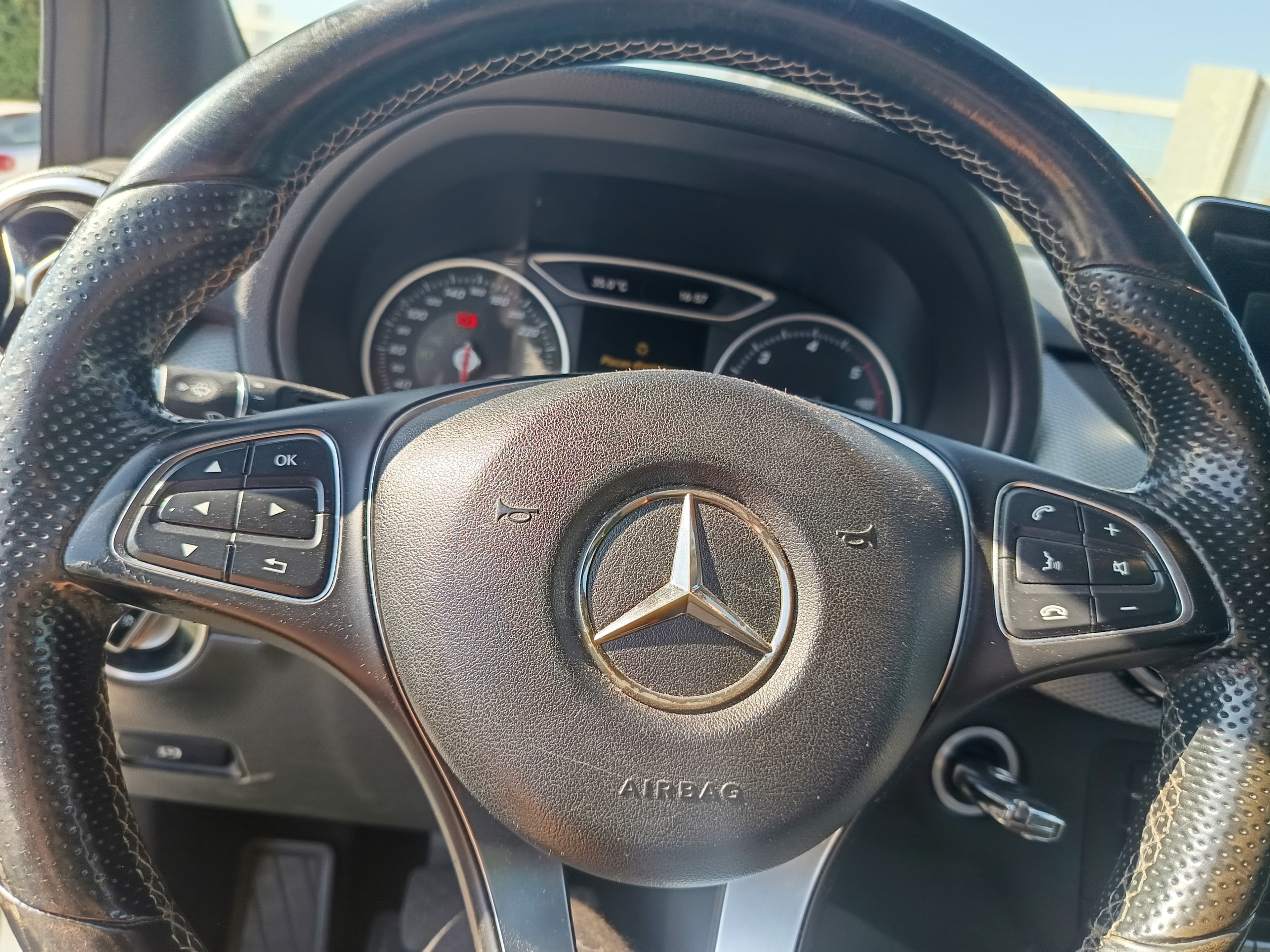 Mercedes-Benz B180 · Ano 2015 — imagen 31