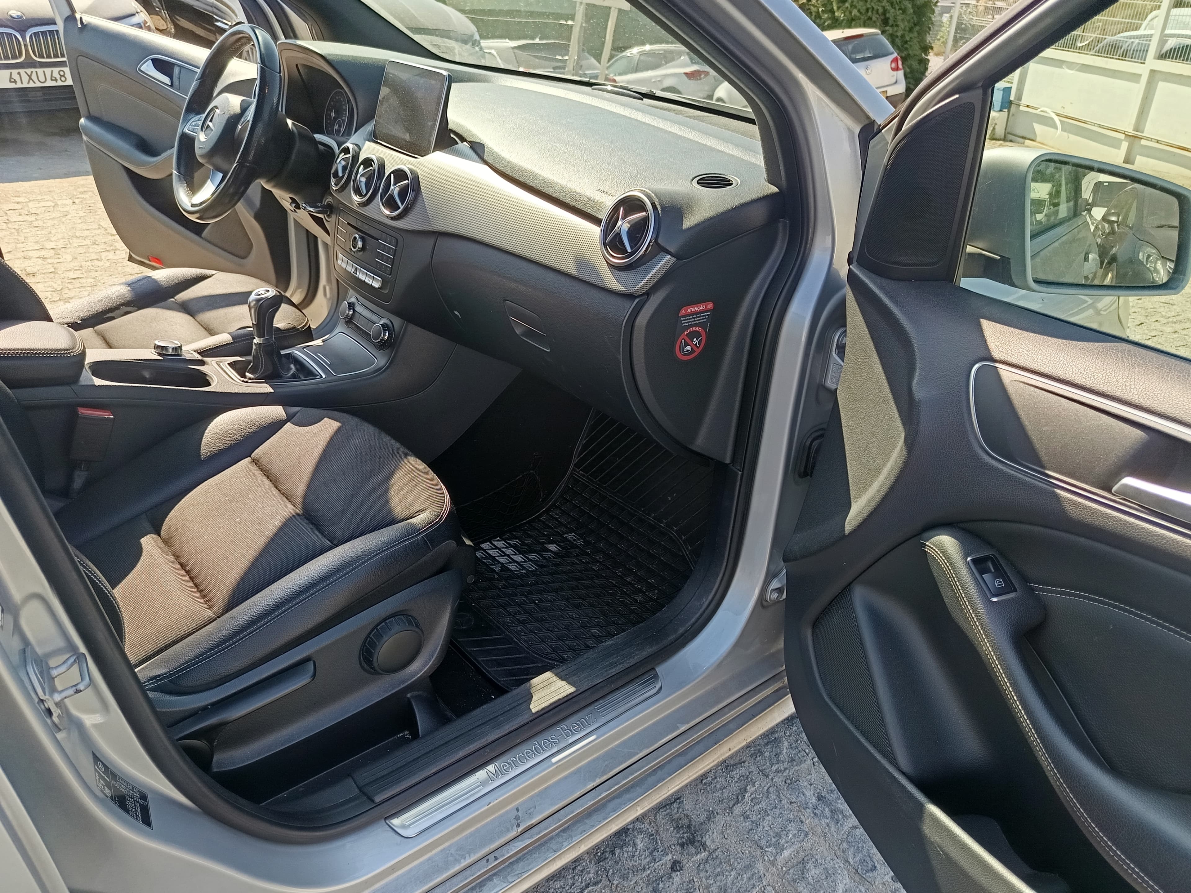 Mercedes-Benz B180 · Ano 2015 — imagen 20