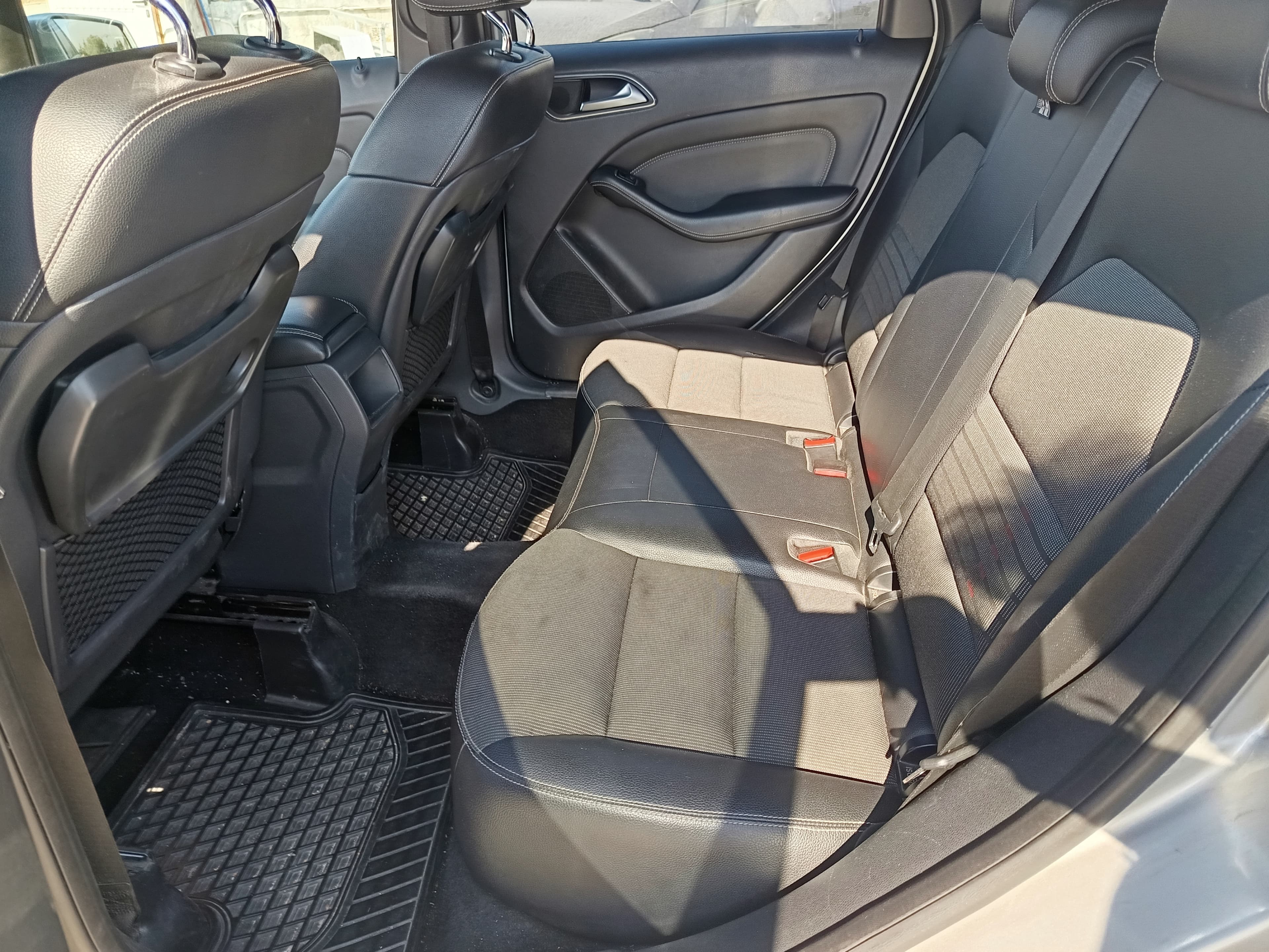 Mercedes-Benz B180 · Ano 2015 — imagen 41