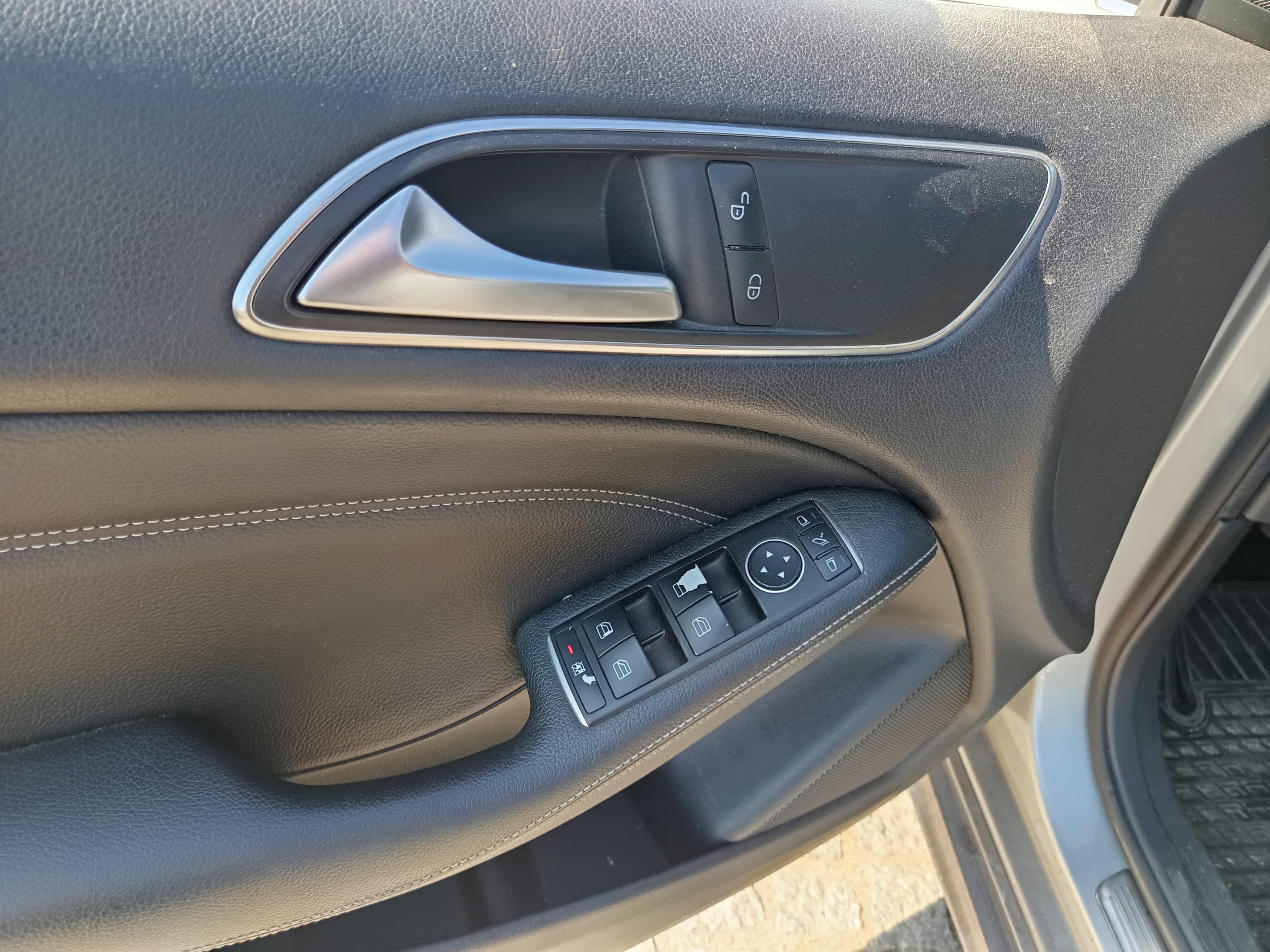 Mercedes-Benz B180 · Ano 2015 — imagen 26