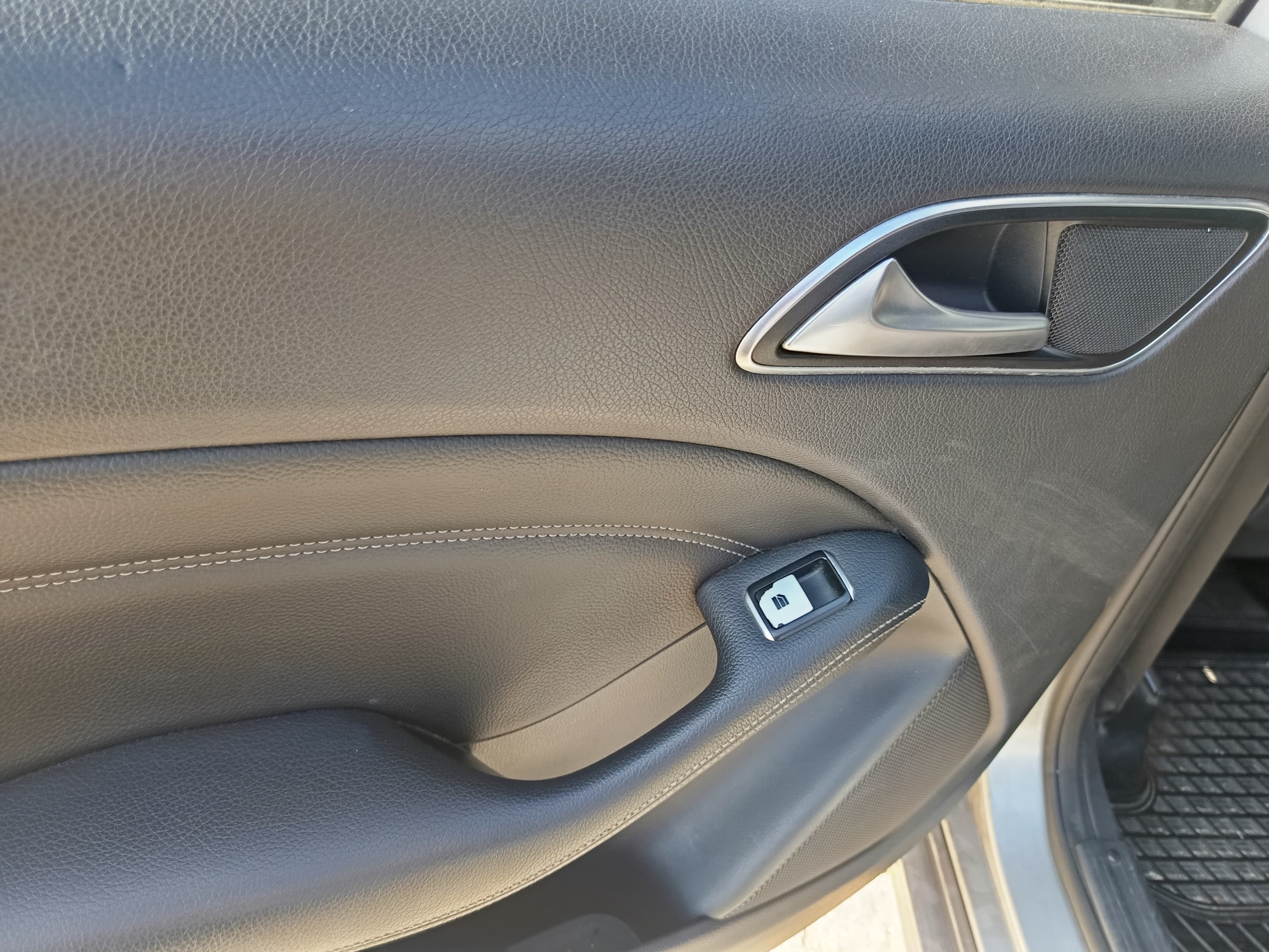 Mercedes-Benz B180 · Ano 2015 — imagen 40