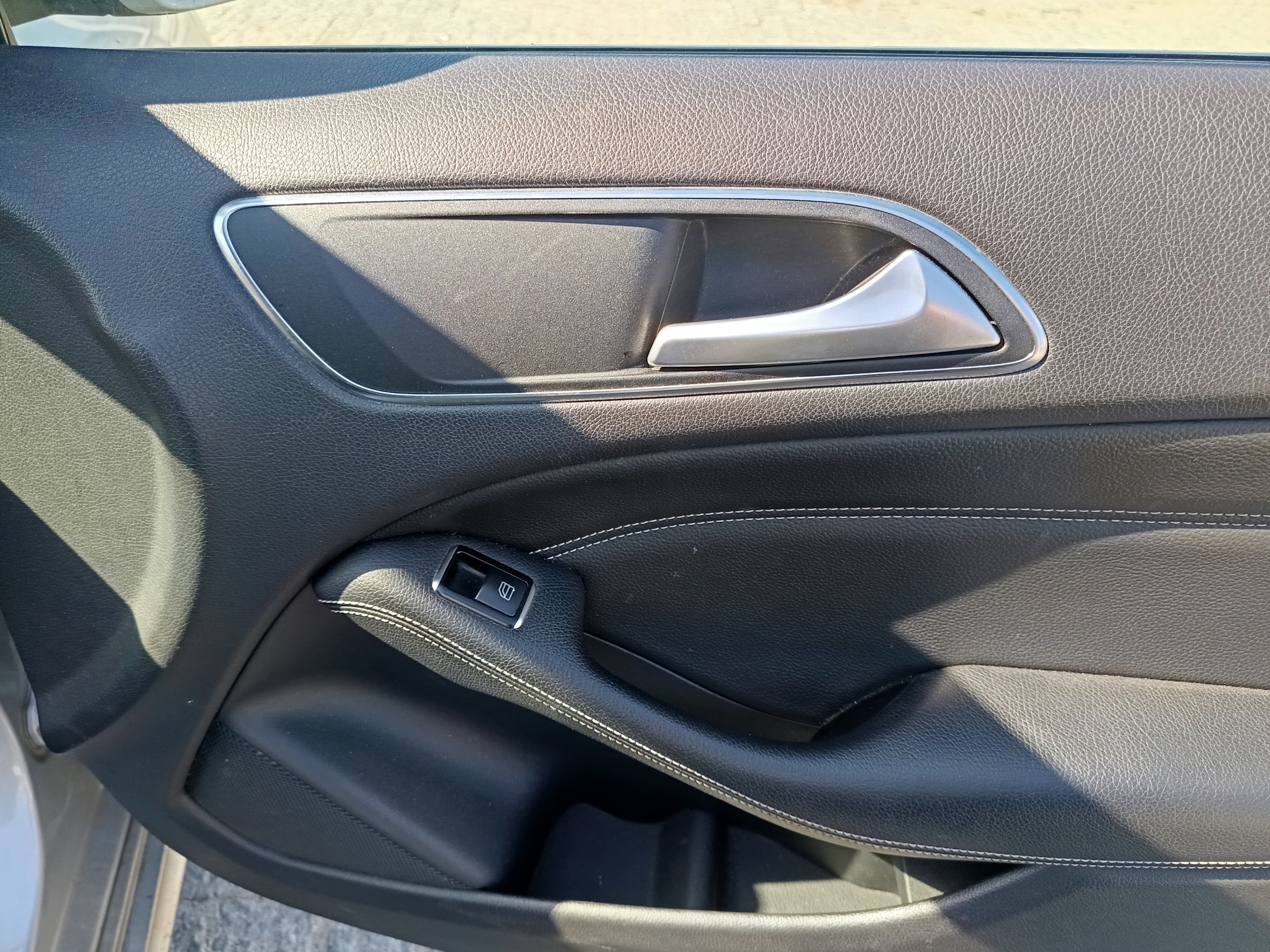 Mercedes-Benz B180 · Ano 2015 — imagen 38