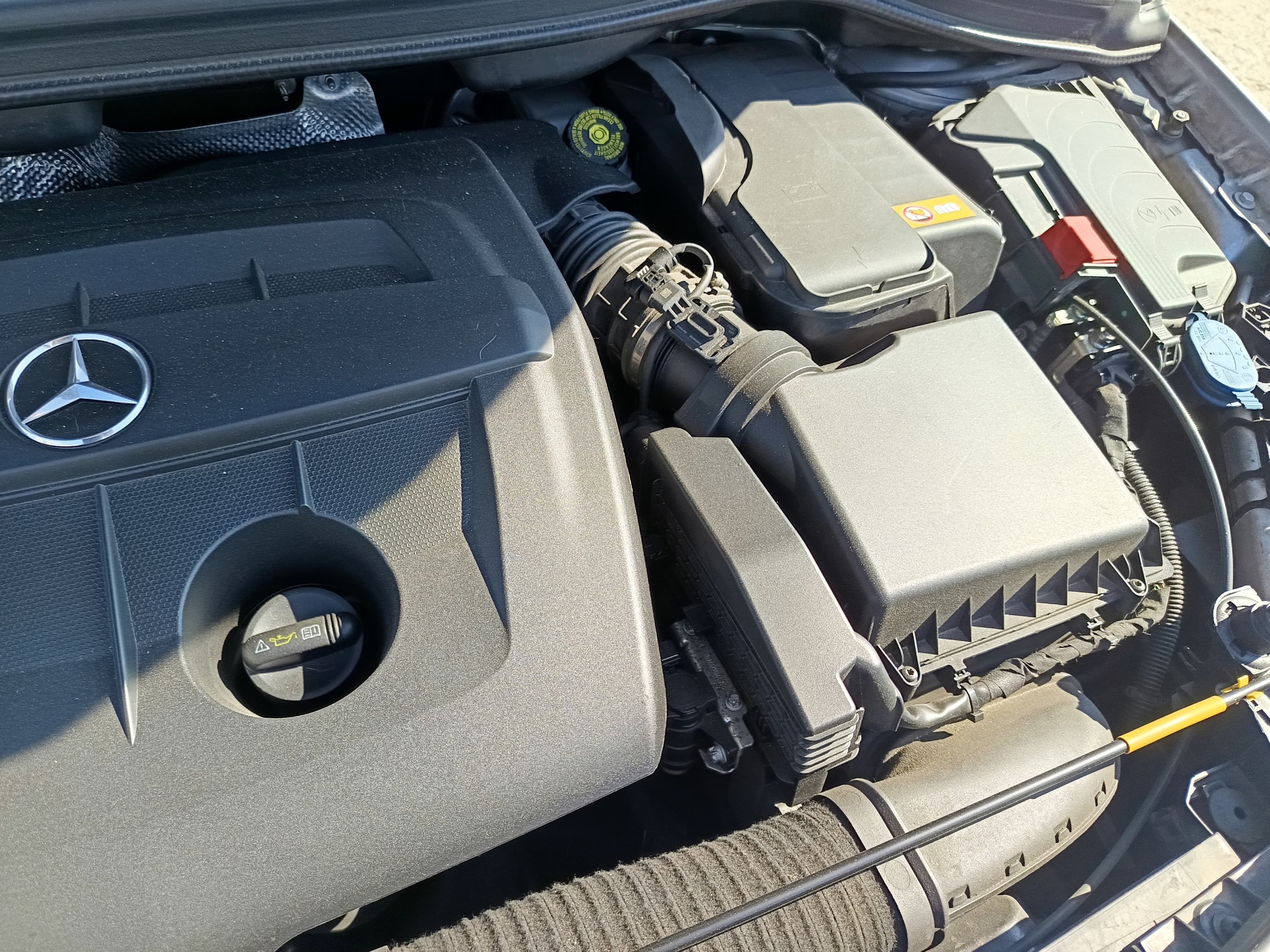 Mercedes-Benz B180 · Ano 2015 — imagen 18