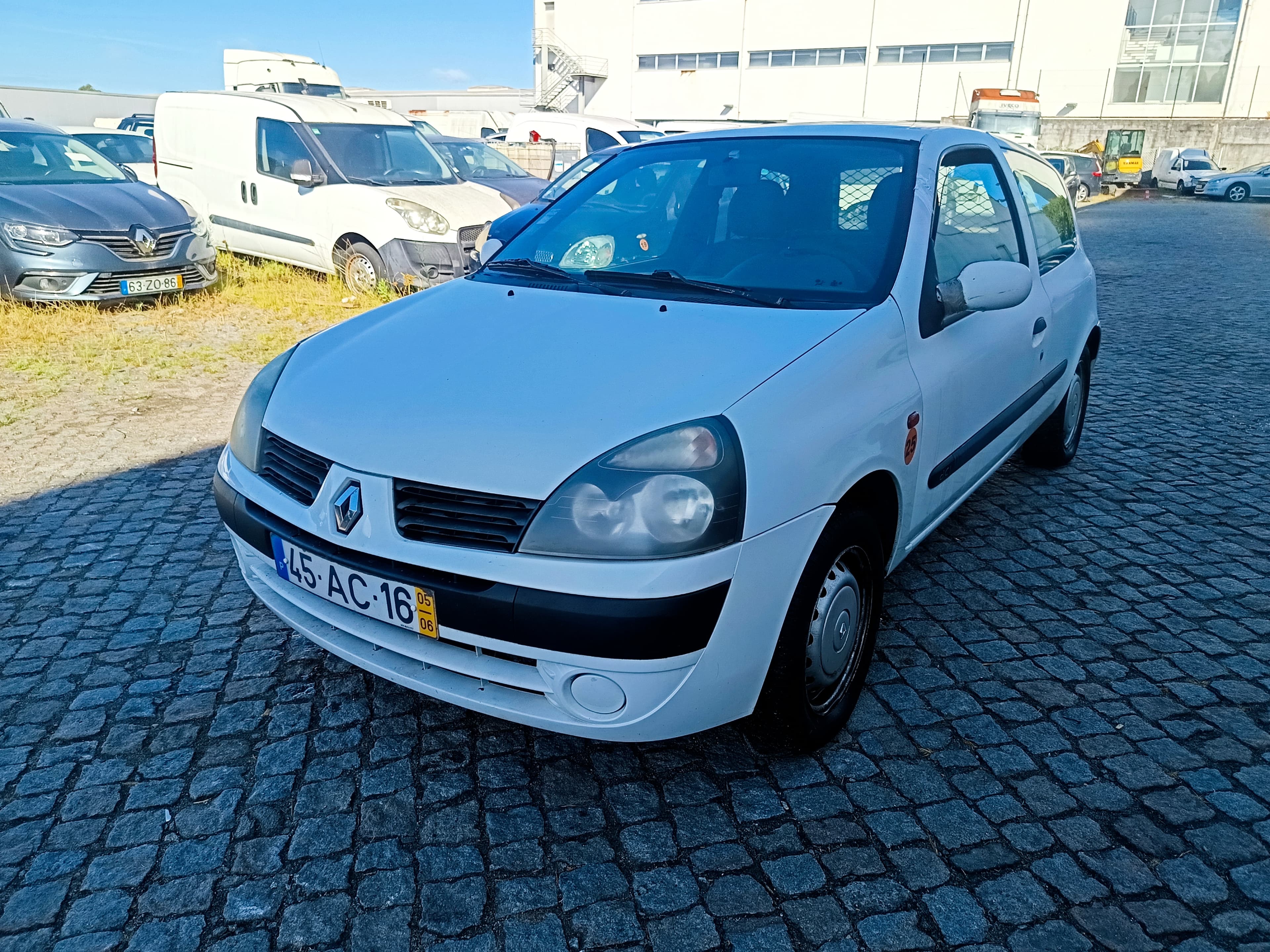 Renault Clio · Ano 2005 — imagen 3