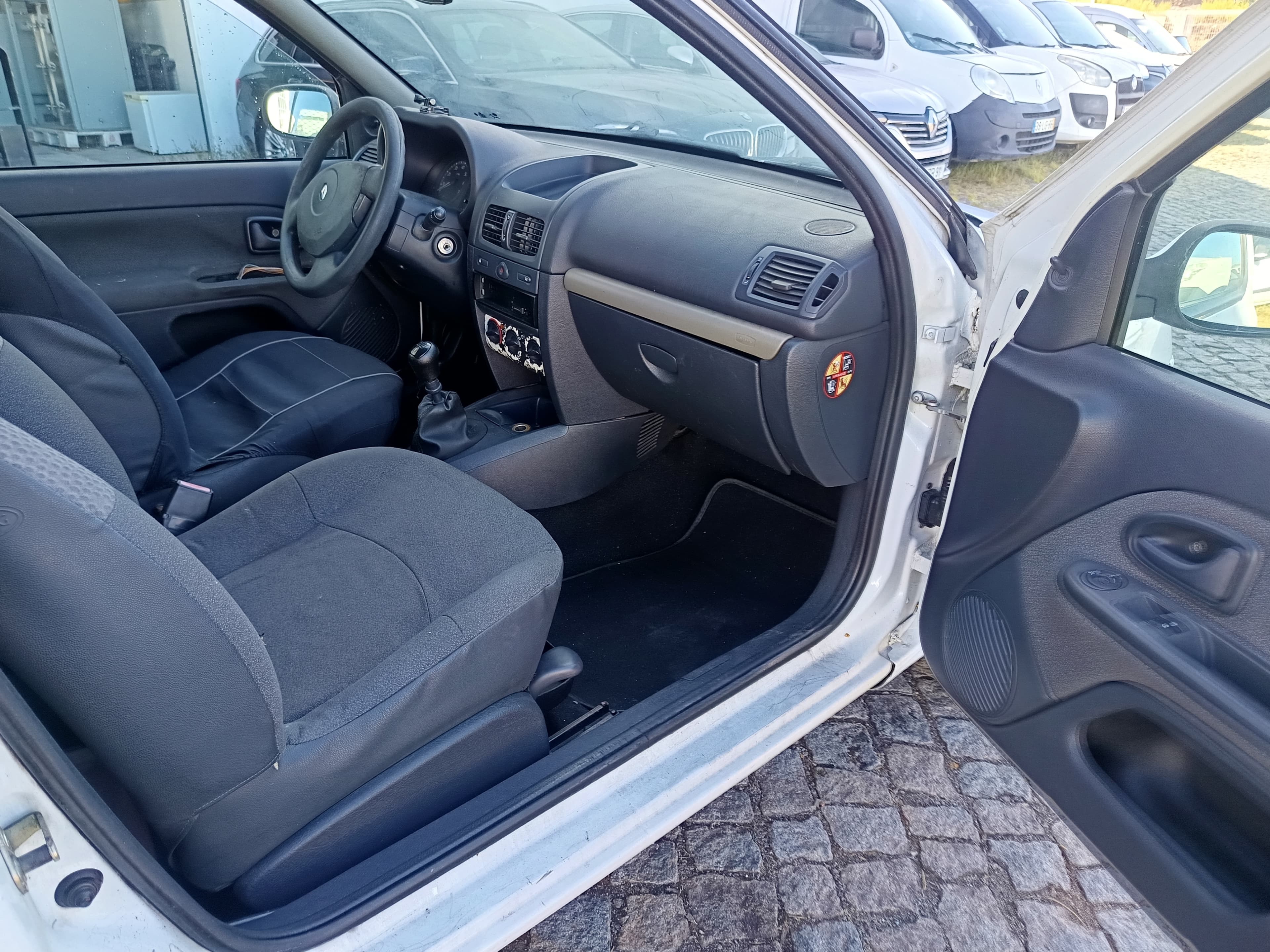 Renault Clio · Ano 2005 — imagen 21