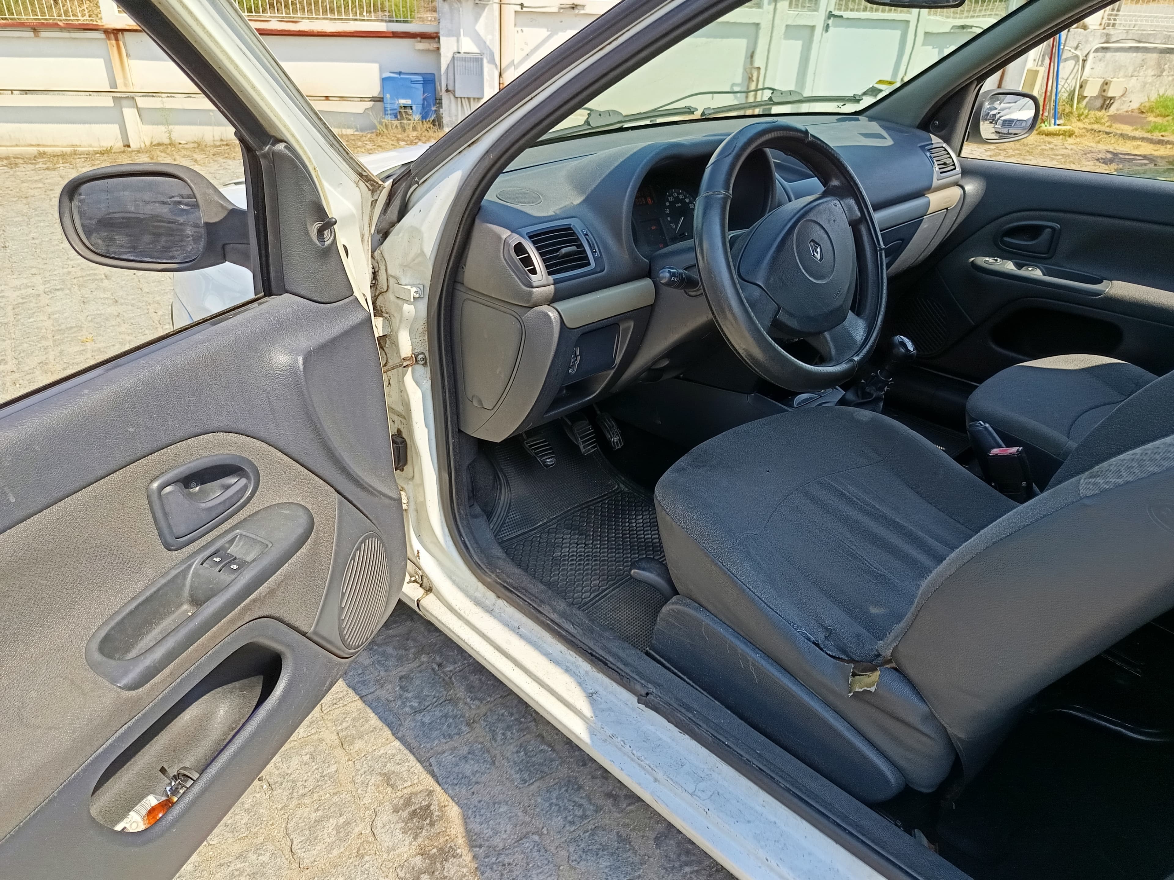 Renault Clio · Ano 2005 — imagem 26