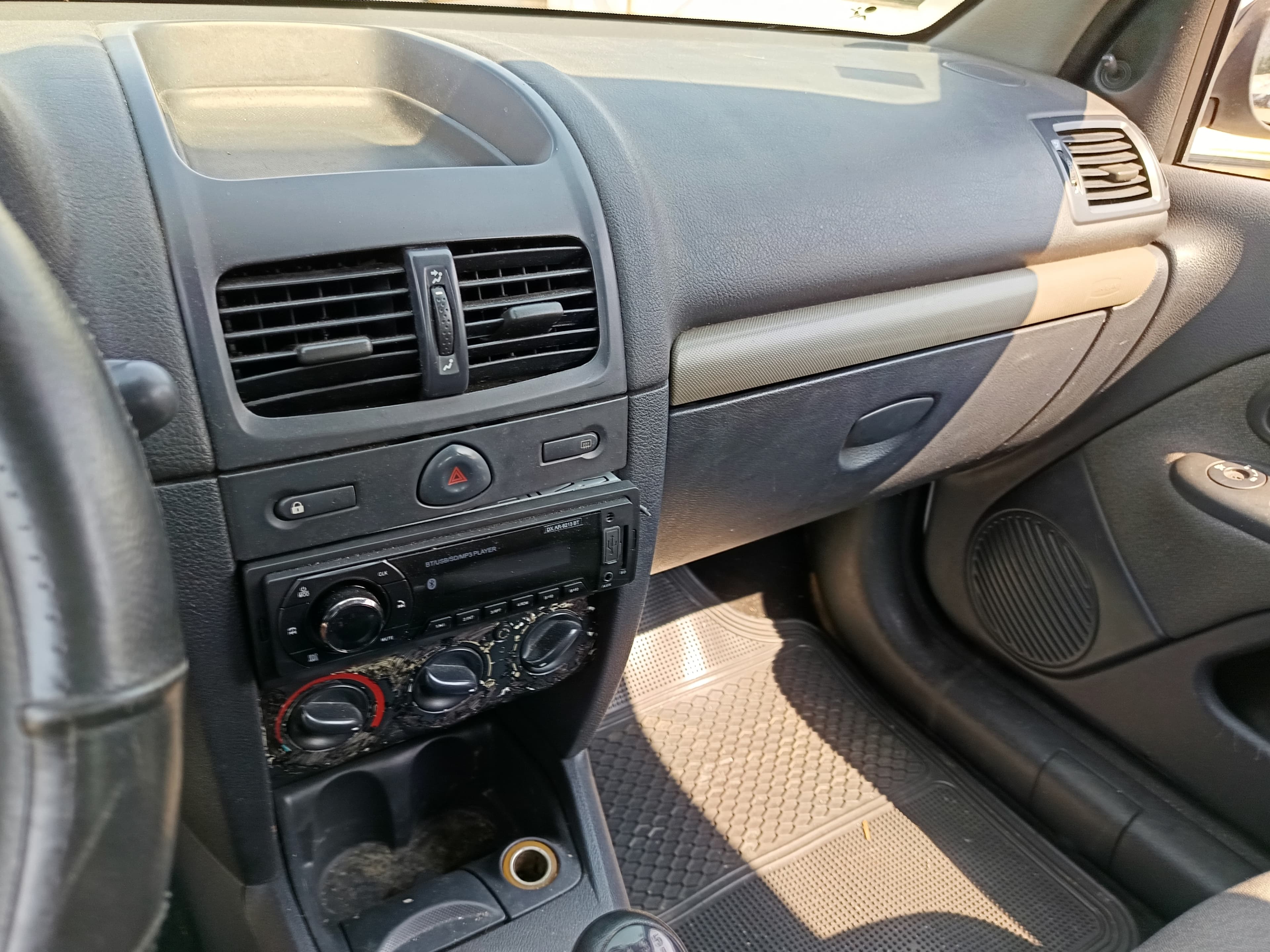 Renault Clio · Ano 2005 — imagem 31