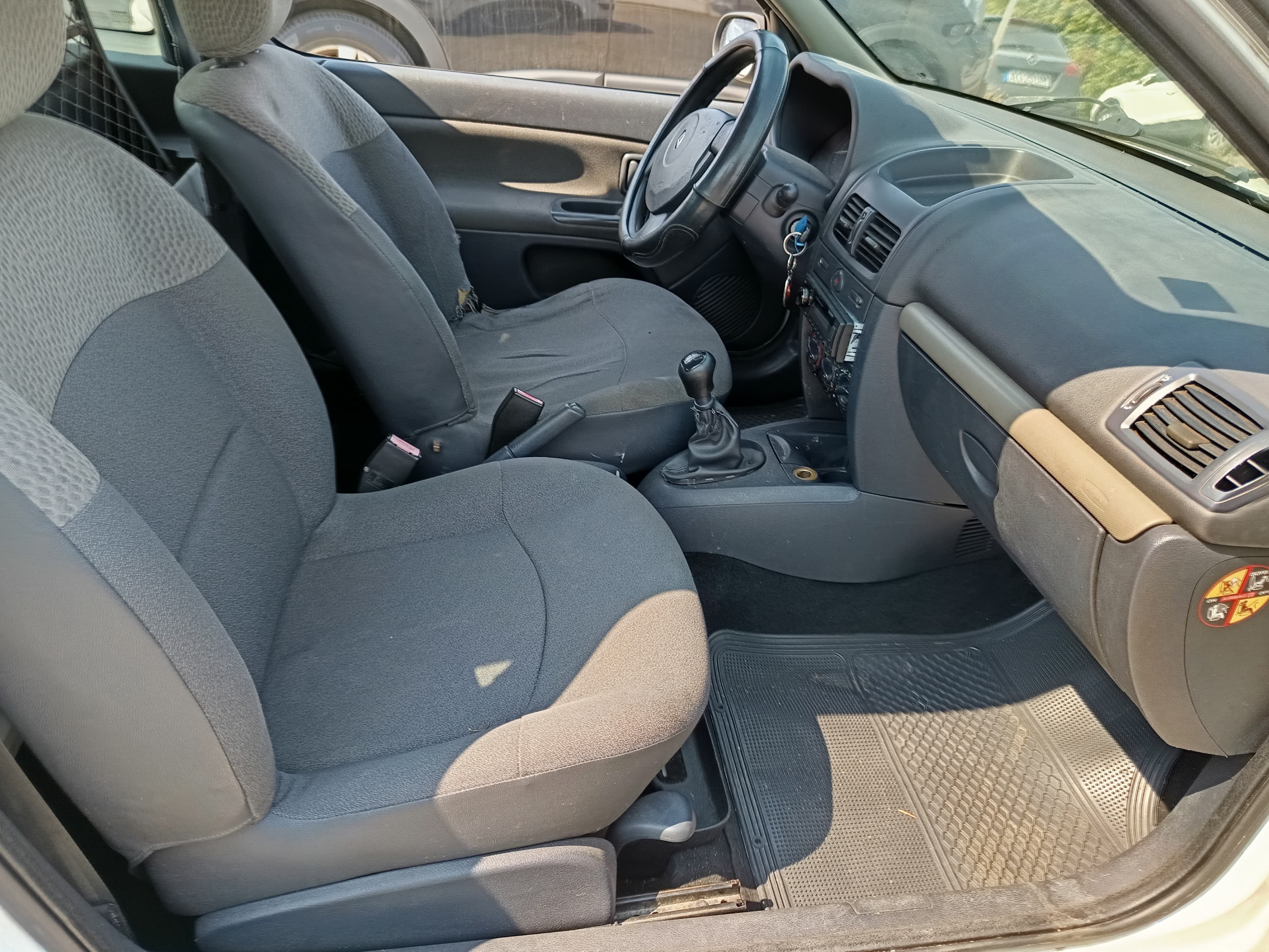 Renault Clio · Ano 2005 — imagem 24
