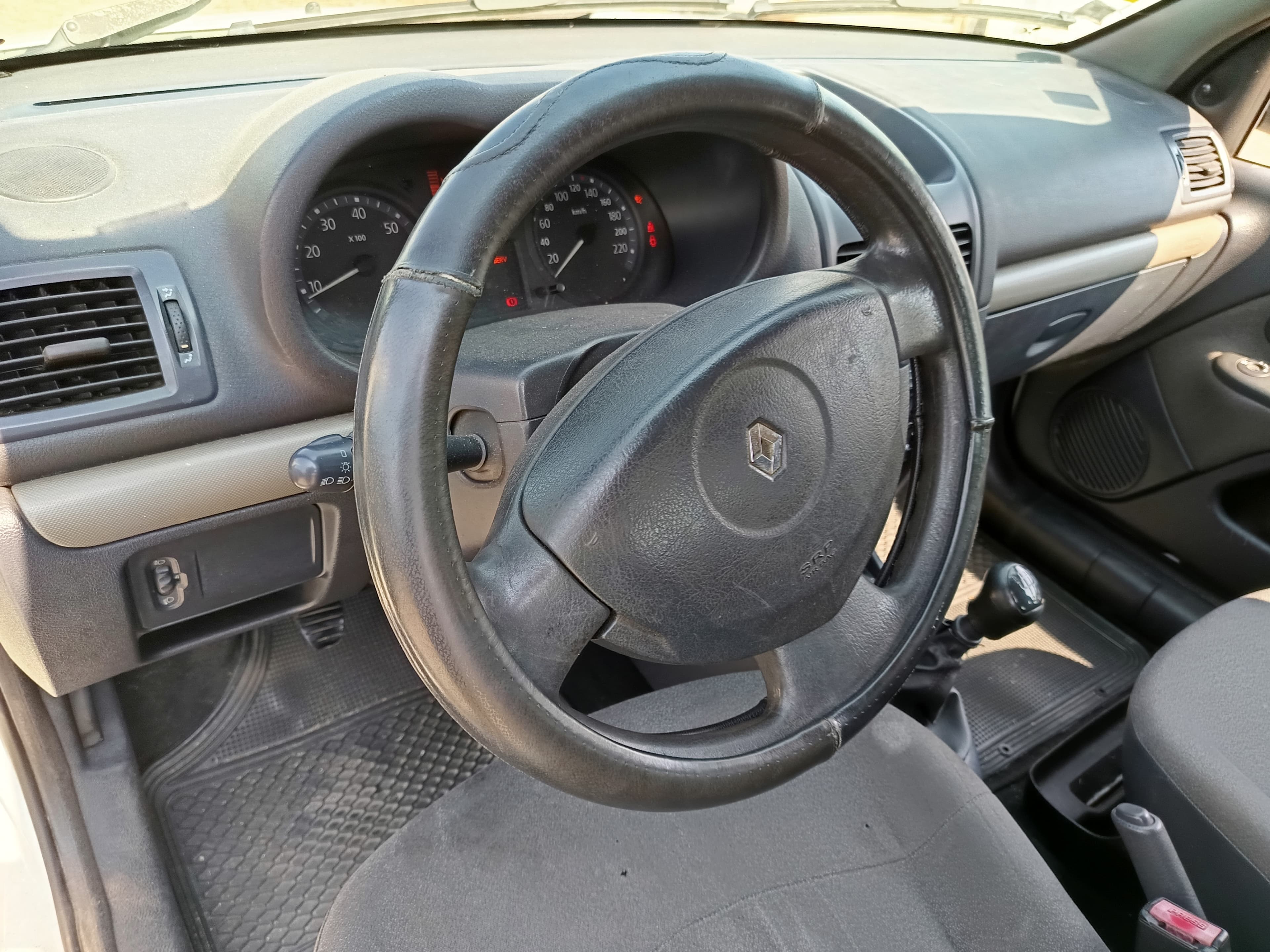 Renault Clio · Ano 2005 — imagem 30