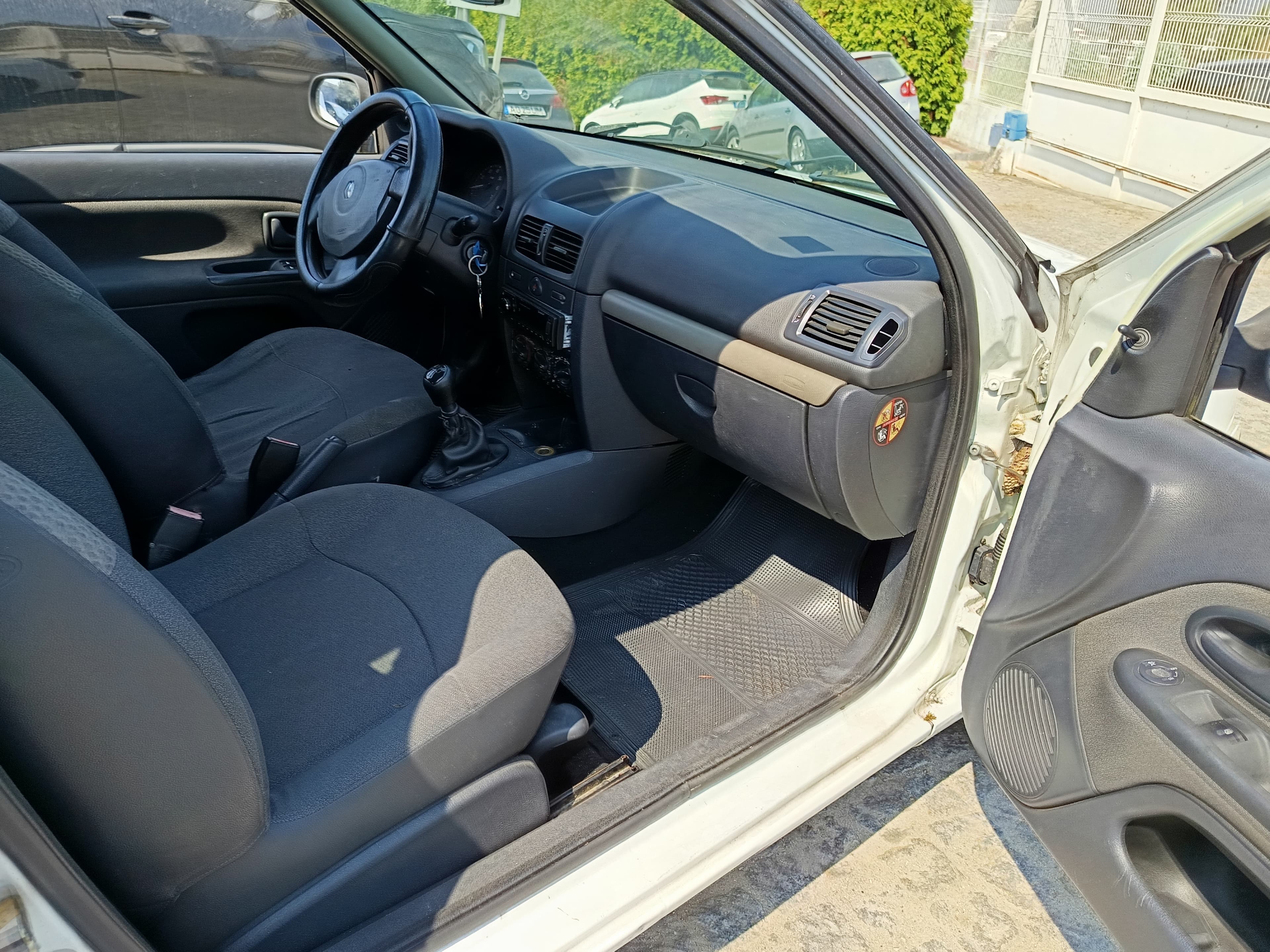 Renault Clio · Ano 2005 — imagem 22