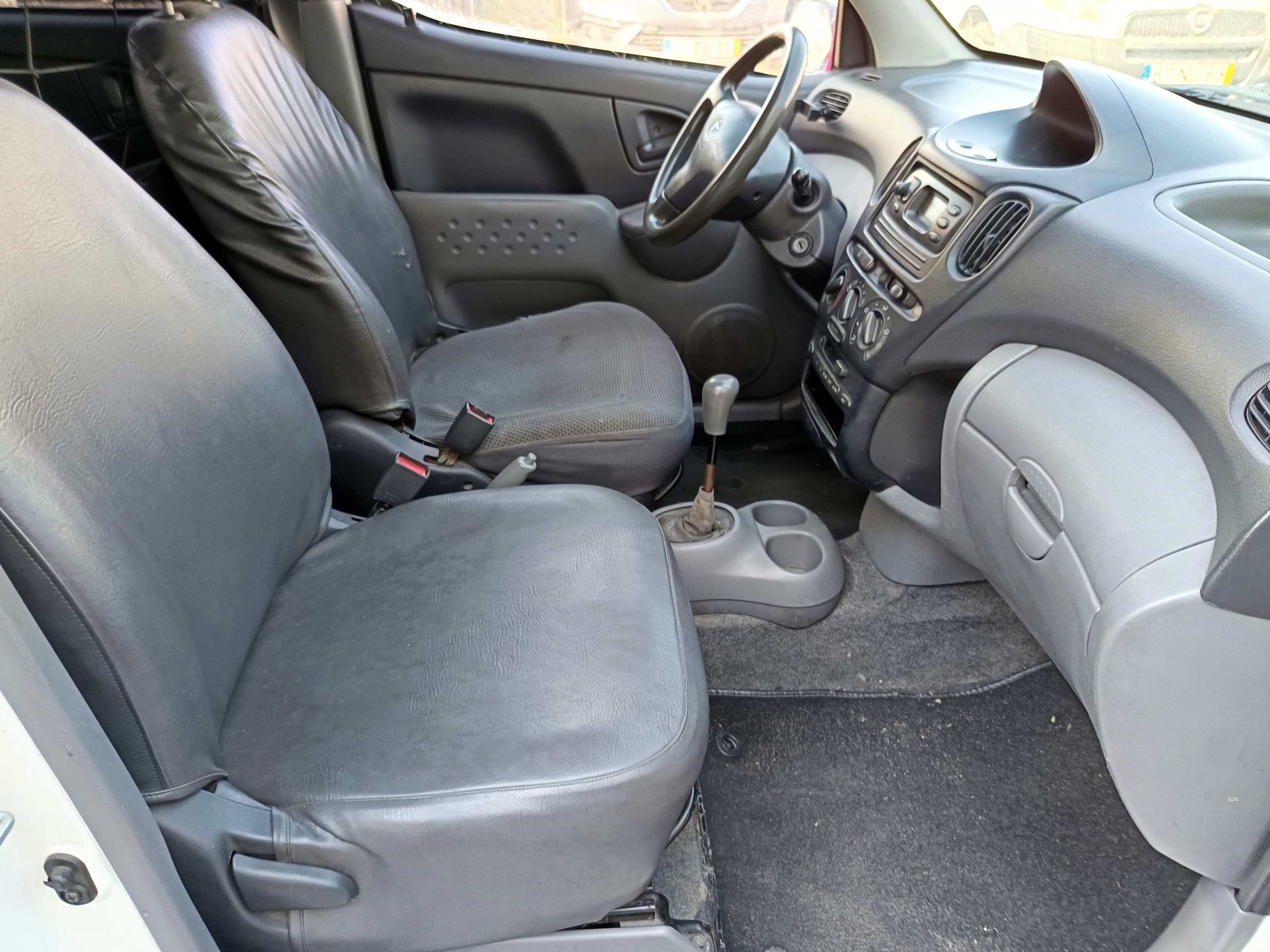Toyota Yaris · Ano 2002 — imagem 21