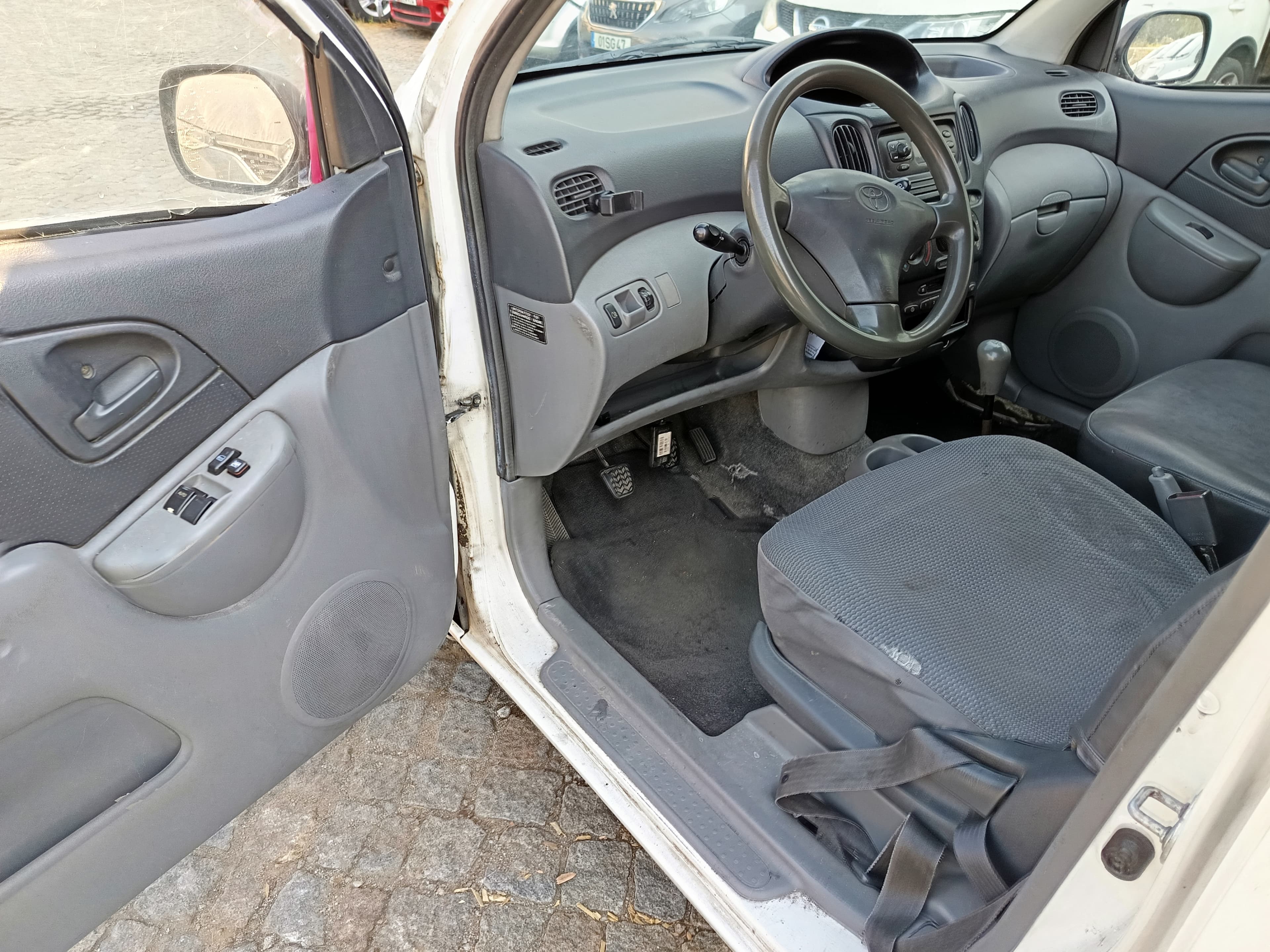 Toyota Yaris · Ano 2002 — imagem 23