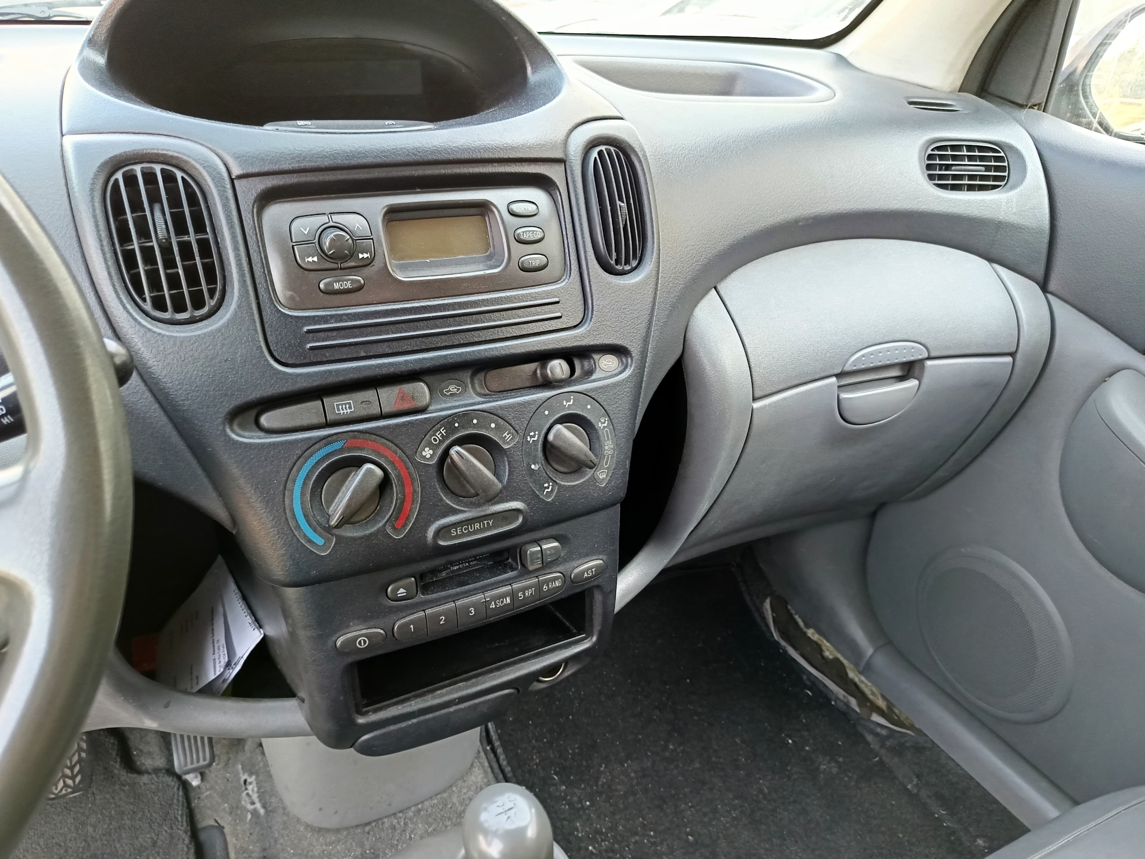 Toyota Yaris · Ano 2002 — imagem 28