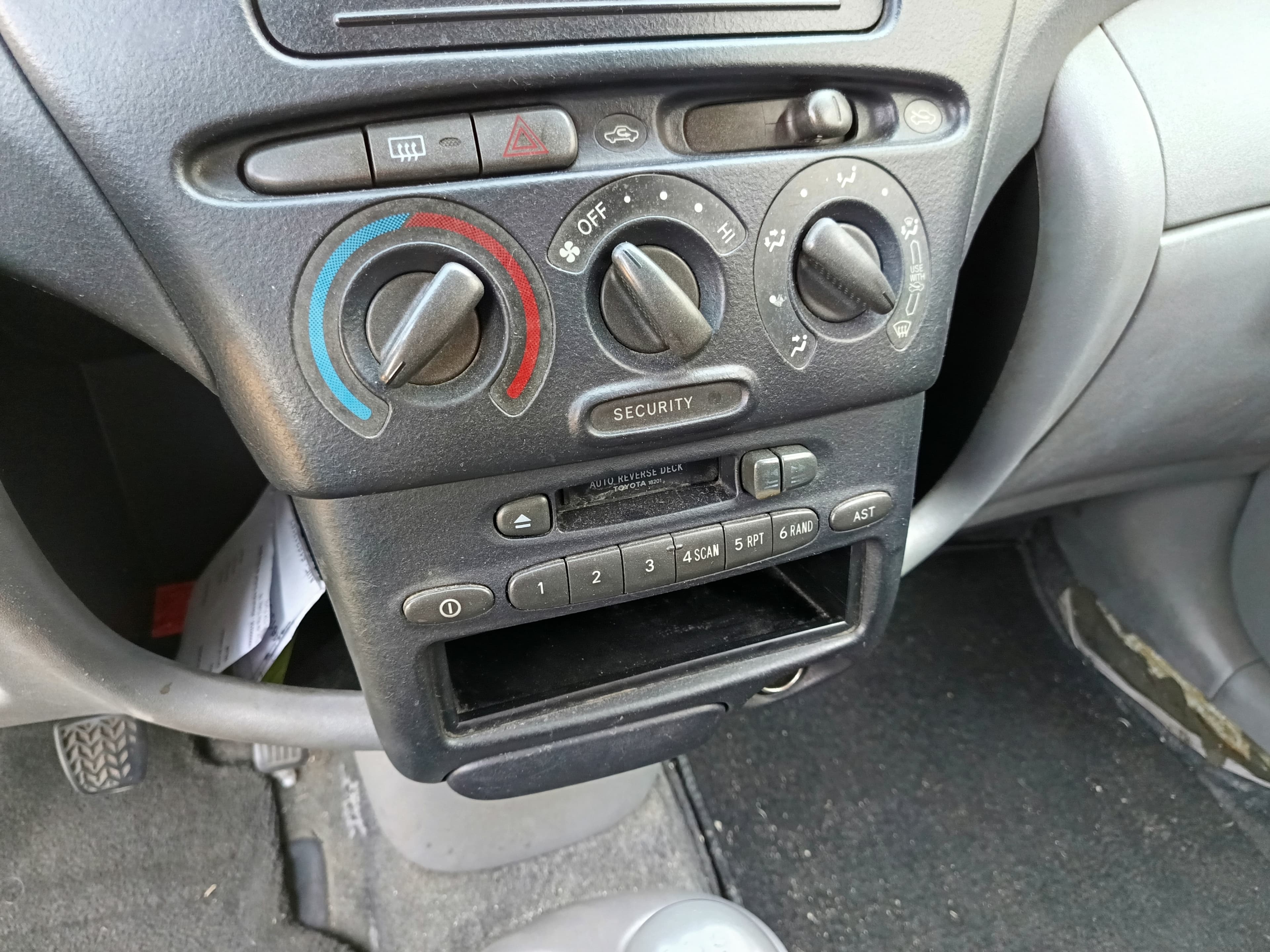 Toyota Yaris · Ano 2002 — imagem 30