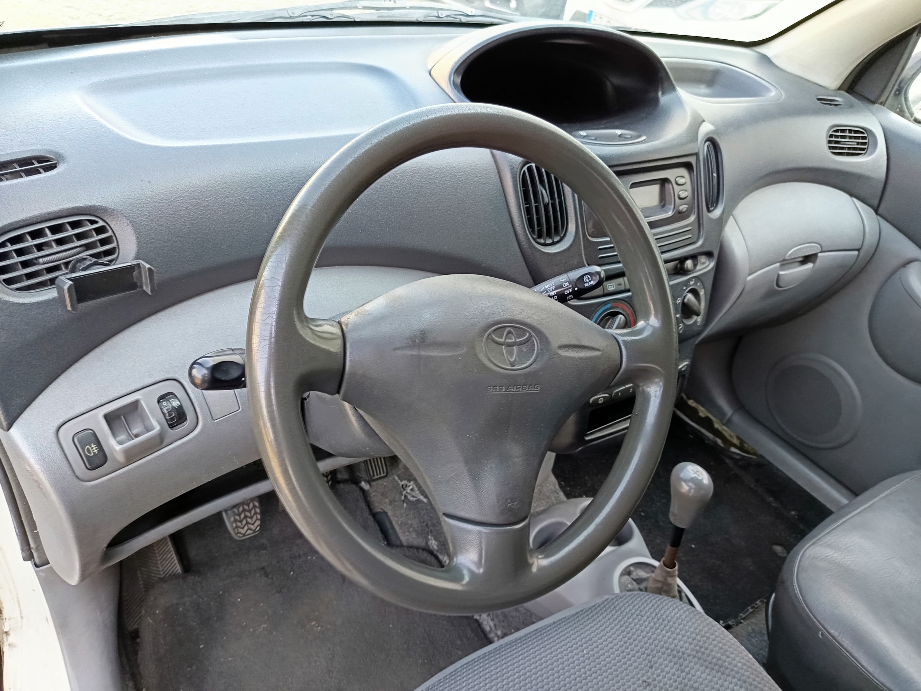 Toyota Yaris · Ano 2002 — imagem 27