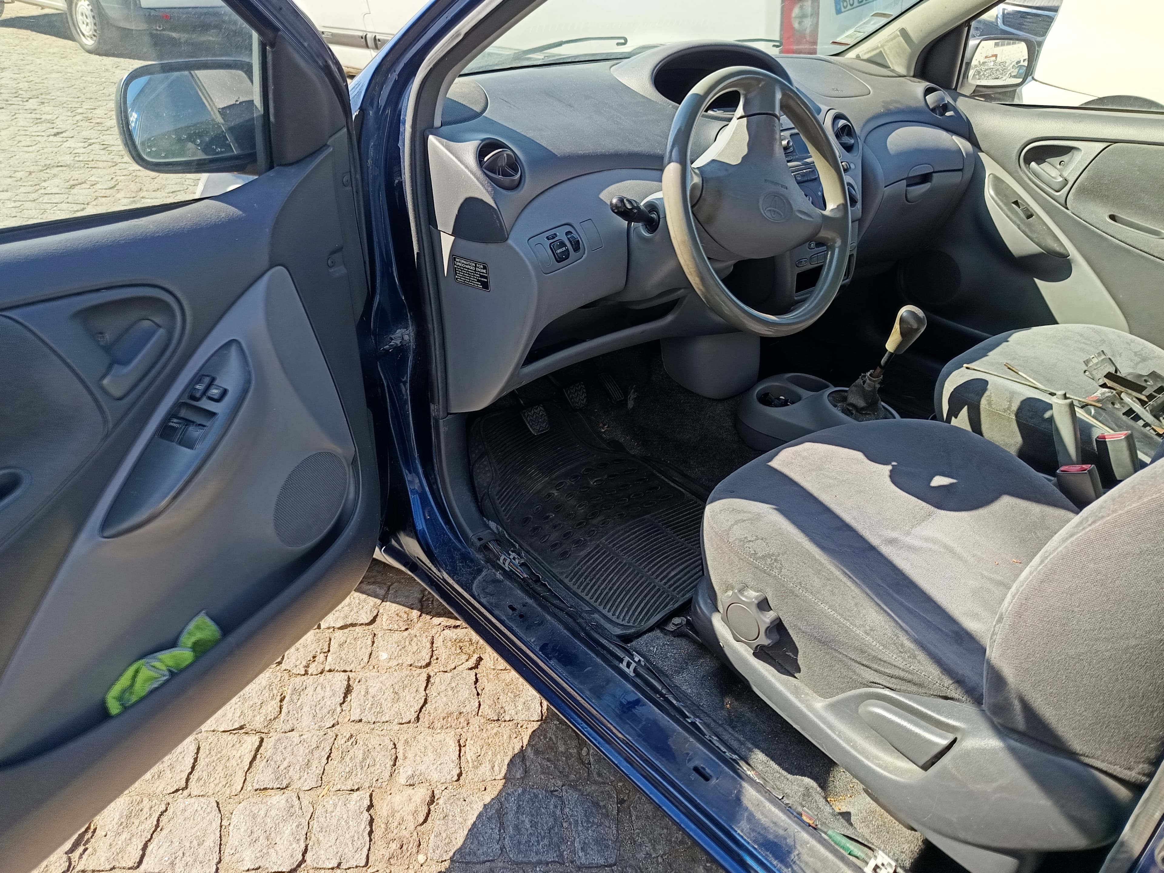 Toyota Yaris · Ano 2003 — imagem 21